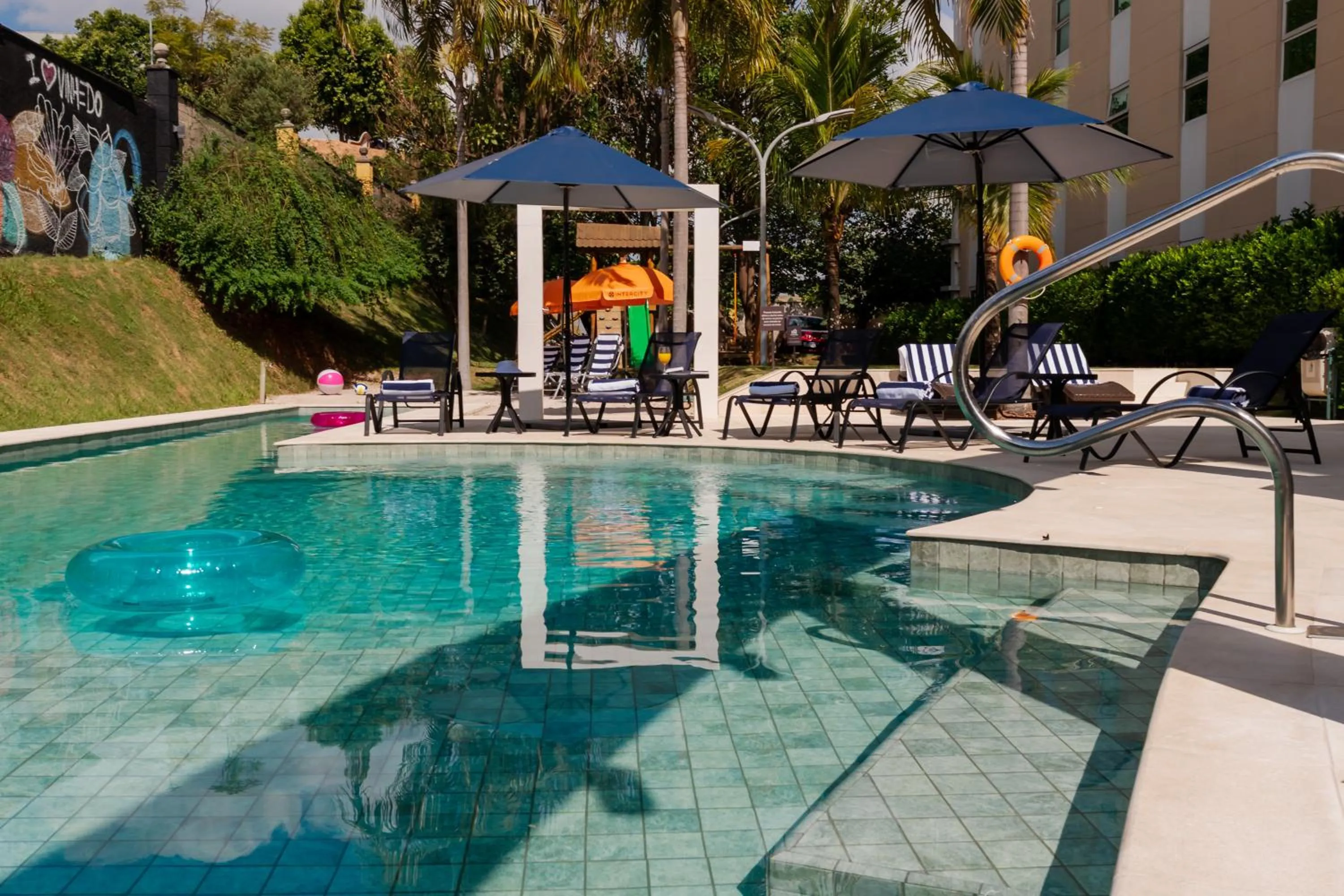 Swimming pool in Intercity Vinhedo