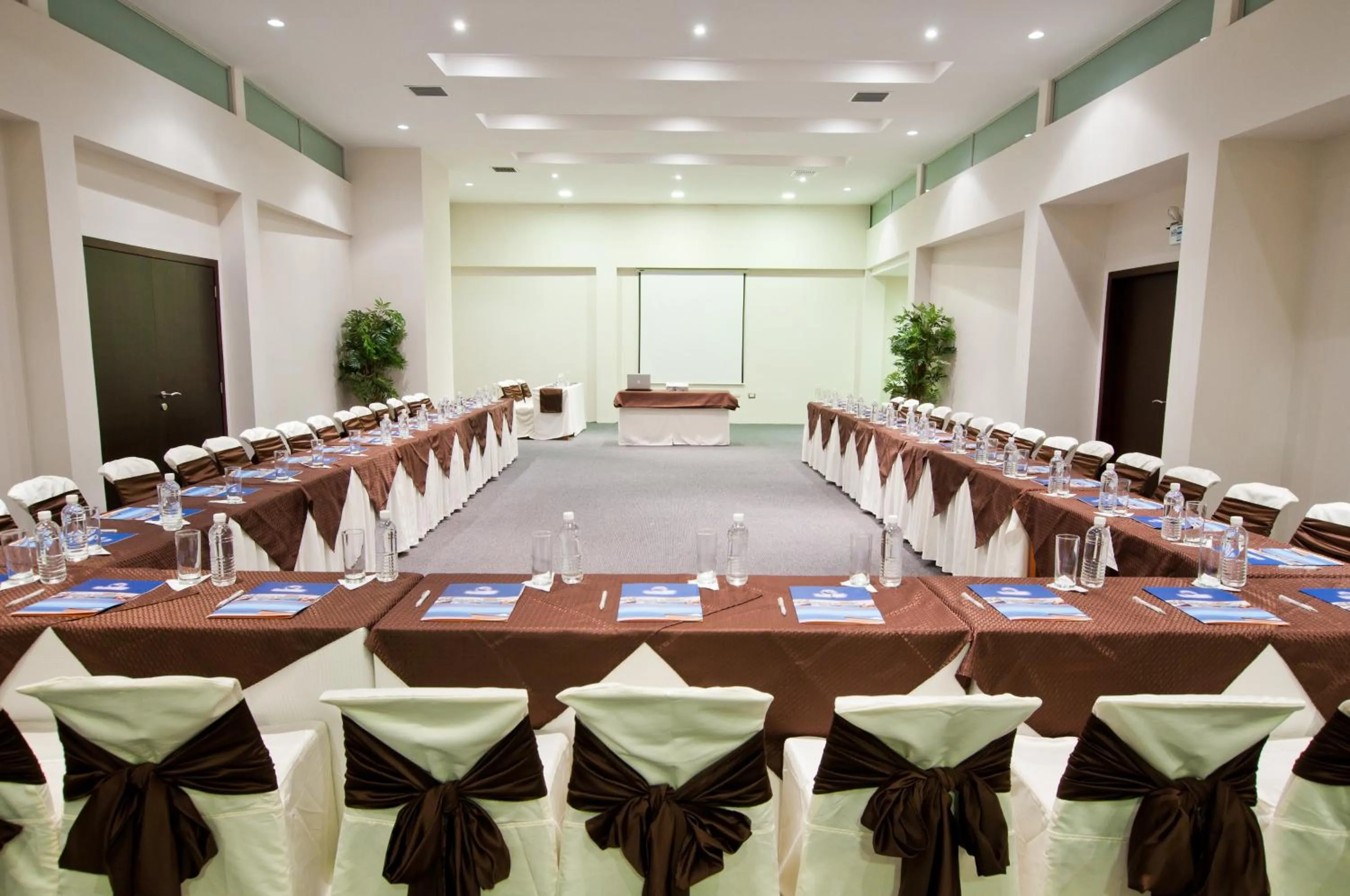 Meeting/conference room in Hotel Isla Sol by Solymar