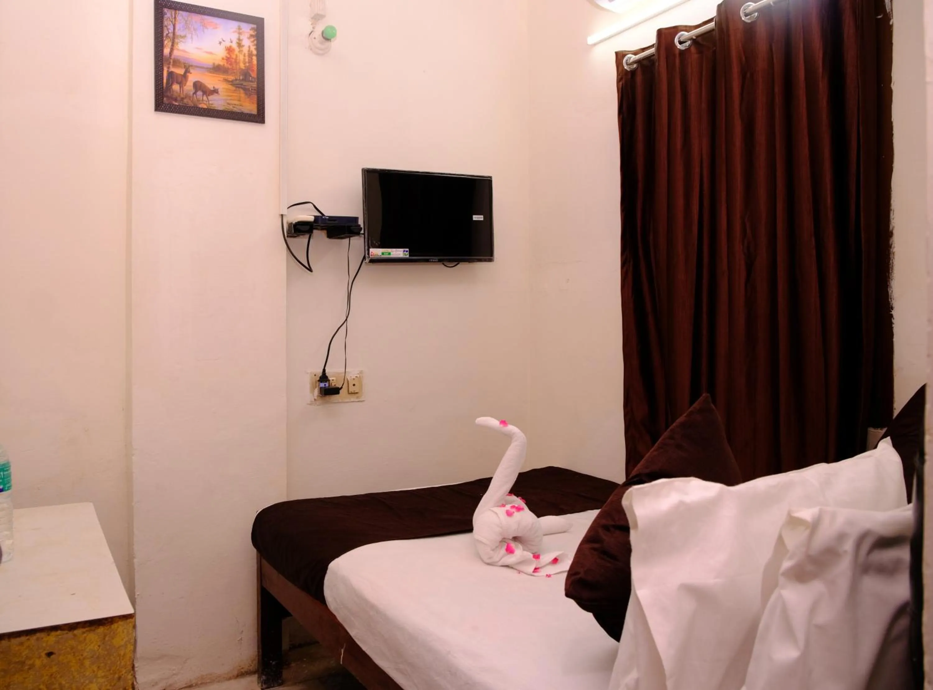 Bedroom, Bed in Aum Karthikeya Residency - Near Chennai Railway Station