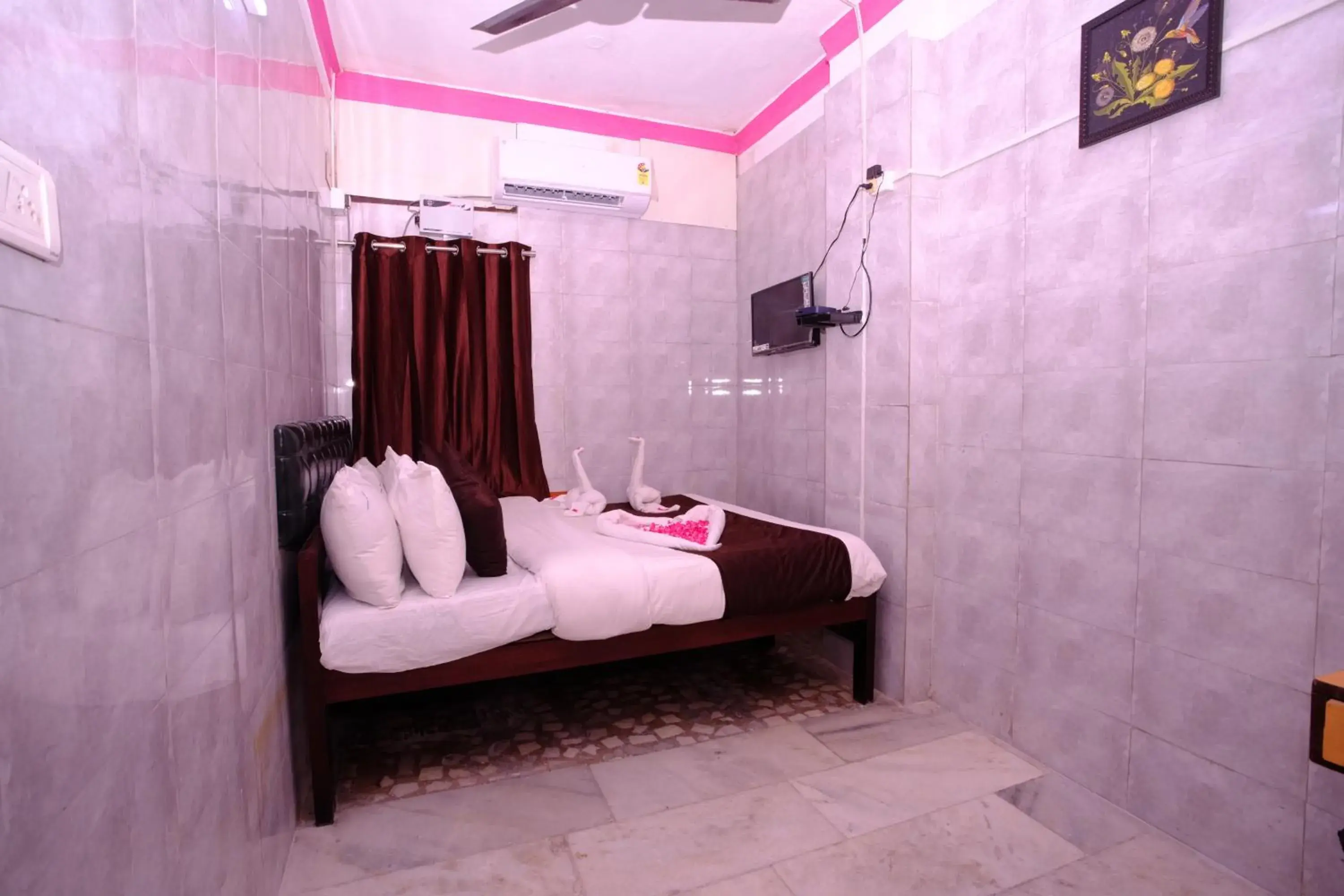 Bedroom, Bed in Aum Karthikeya Residency - Near Chennai Railway Station Bedroom, Bed in Aum Karthikeya Residency - Near Chennai Railway Station