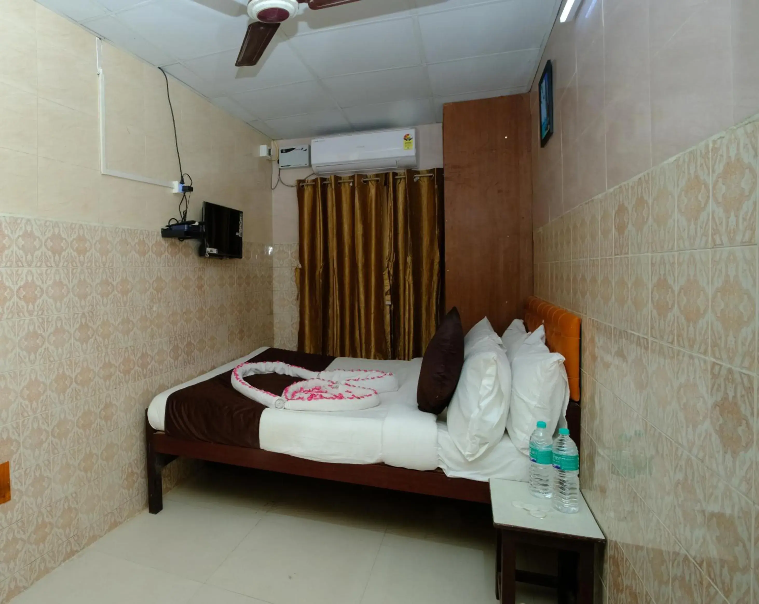 Bed in Aum Karthikeya Residency - Near Chennai Railway Station Bed in Aum Karthikeya Residency - Near Chennai Railway Station