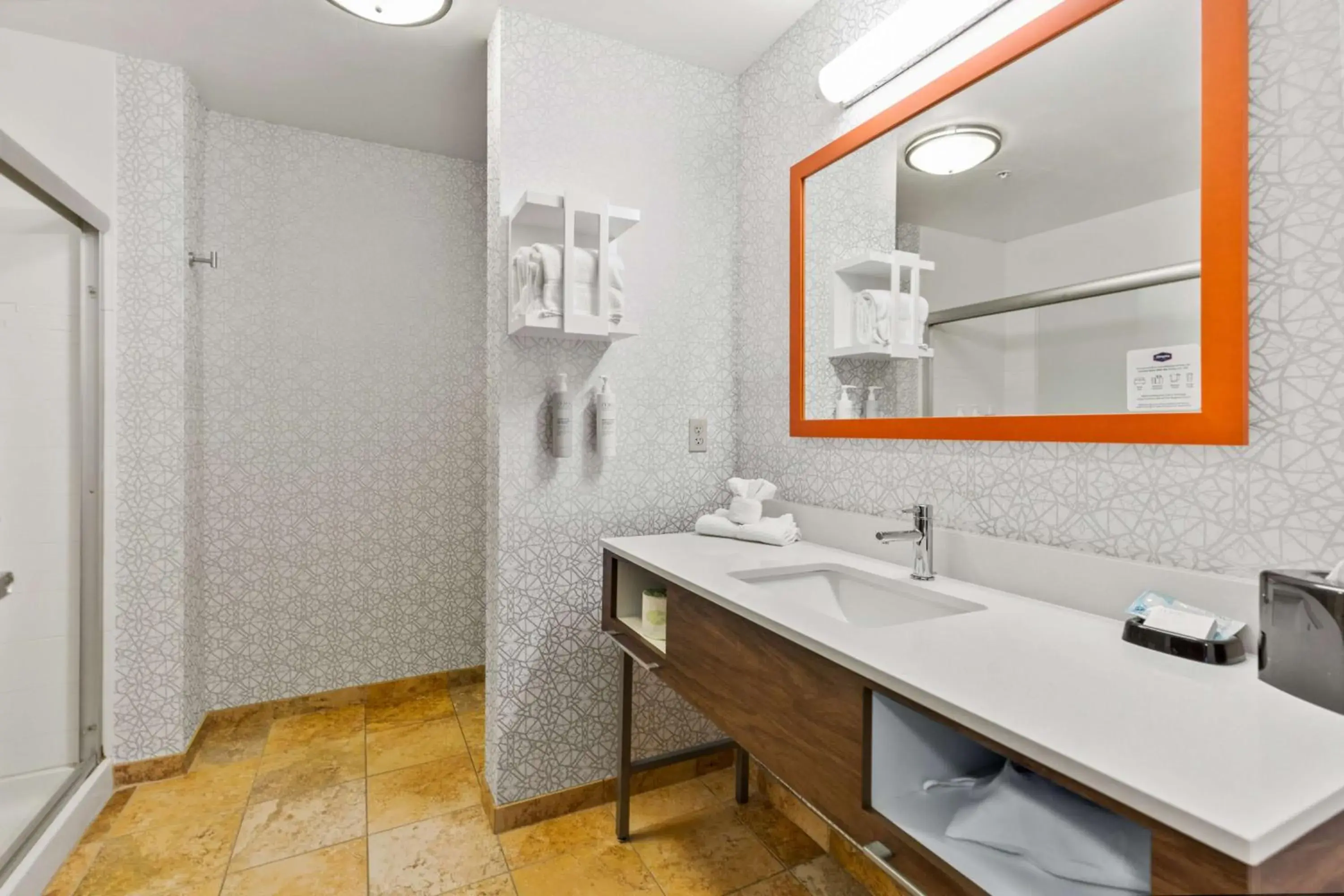 Bathroom in Hampton Inn Temple Bathroom in Hampton Inn Temple