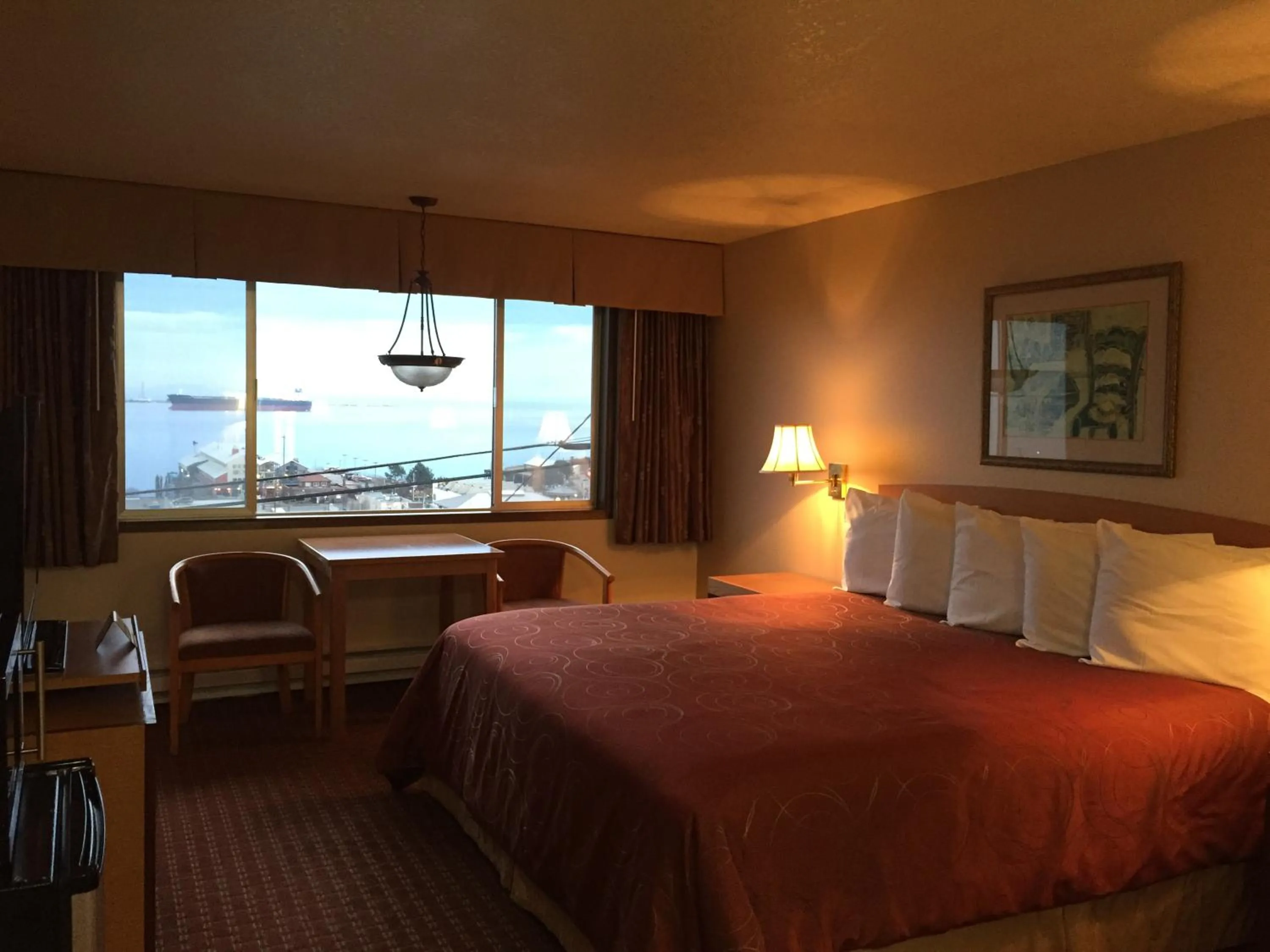 Sea view, Bed in Port Angeles Inn