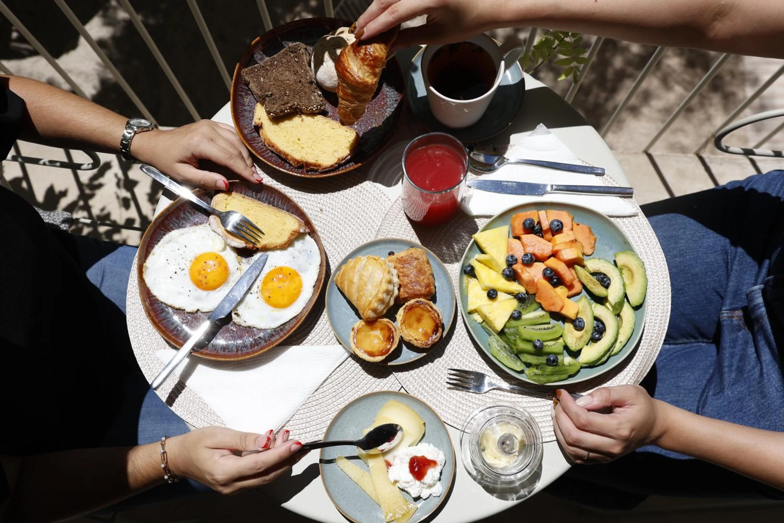 Continental breakfast in Pátio do Tijolo