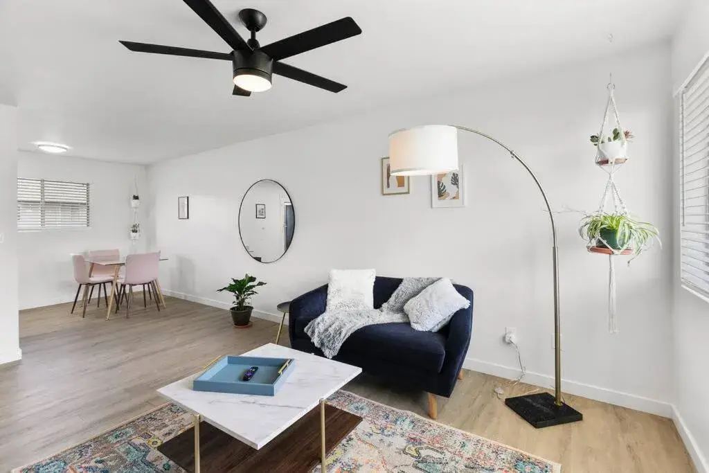 Contemporary Condo in Central Biltmore Contemporary Condo in Central Biltmore