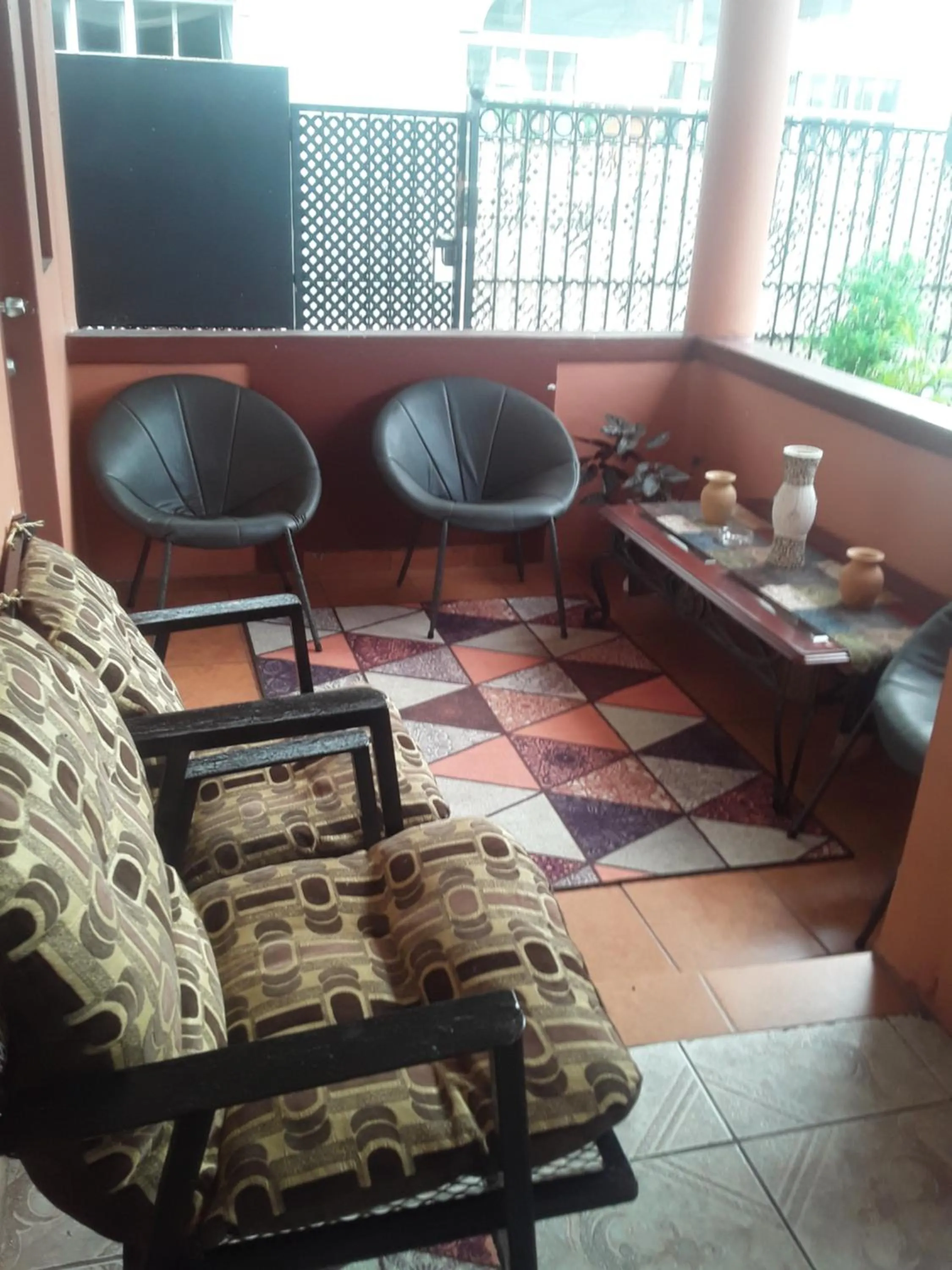 Seating area in Derick's Inn