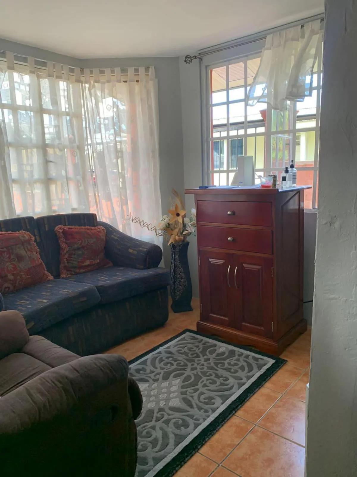 Seating area in Derick's Inn