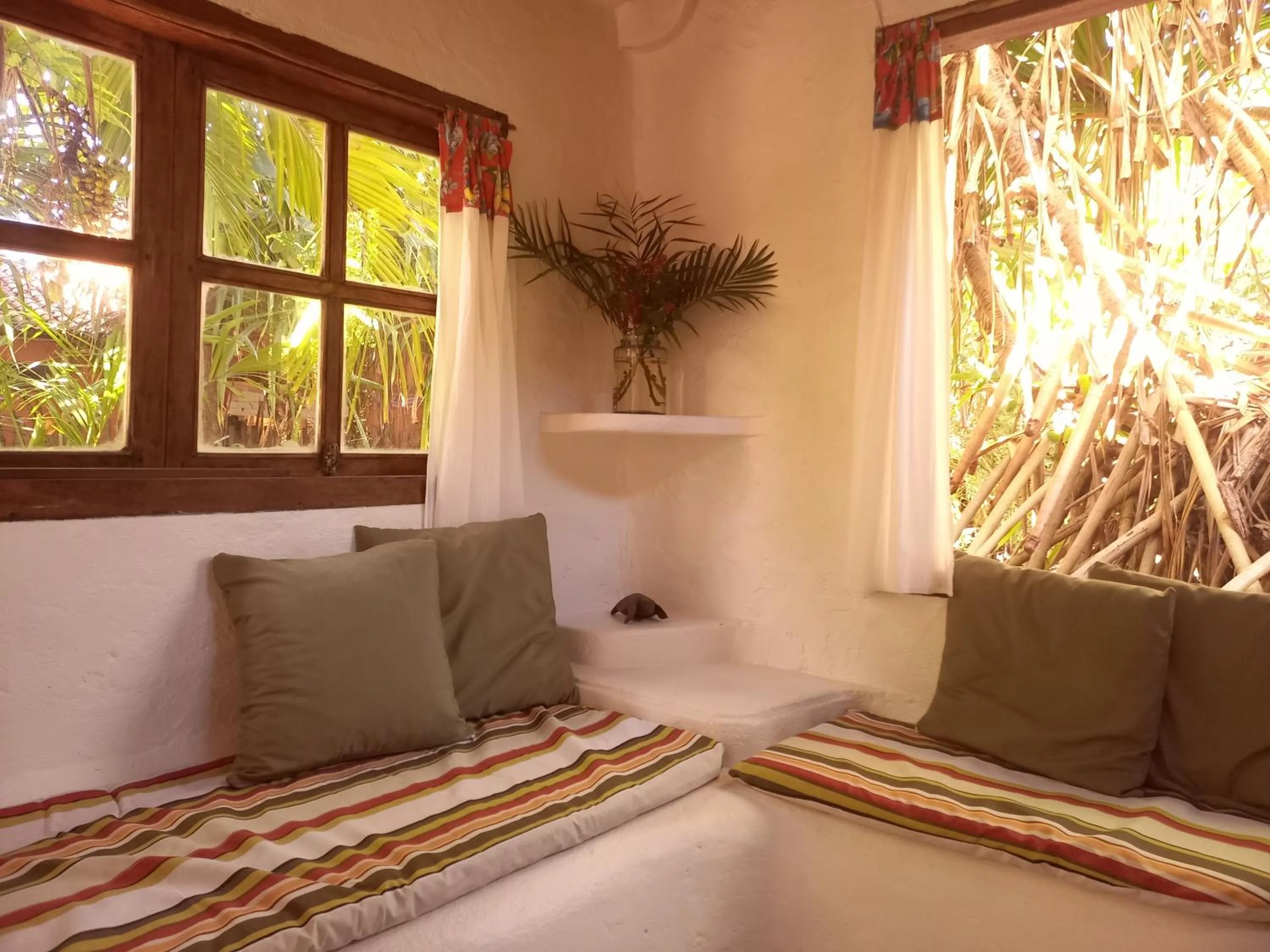 Living room, Bed in Bangalôs da Aldeia Caraiva