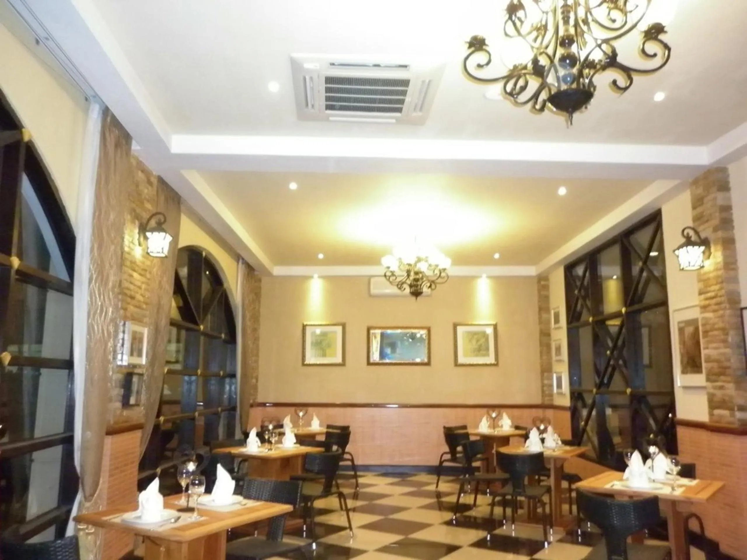 Restaurant/places to eat in Pearl Laguna Resort