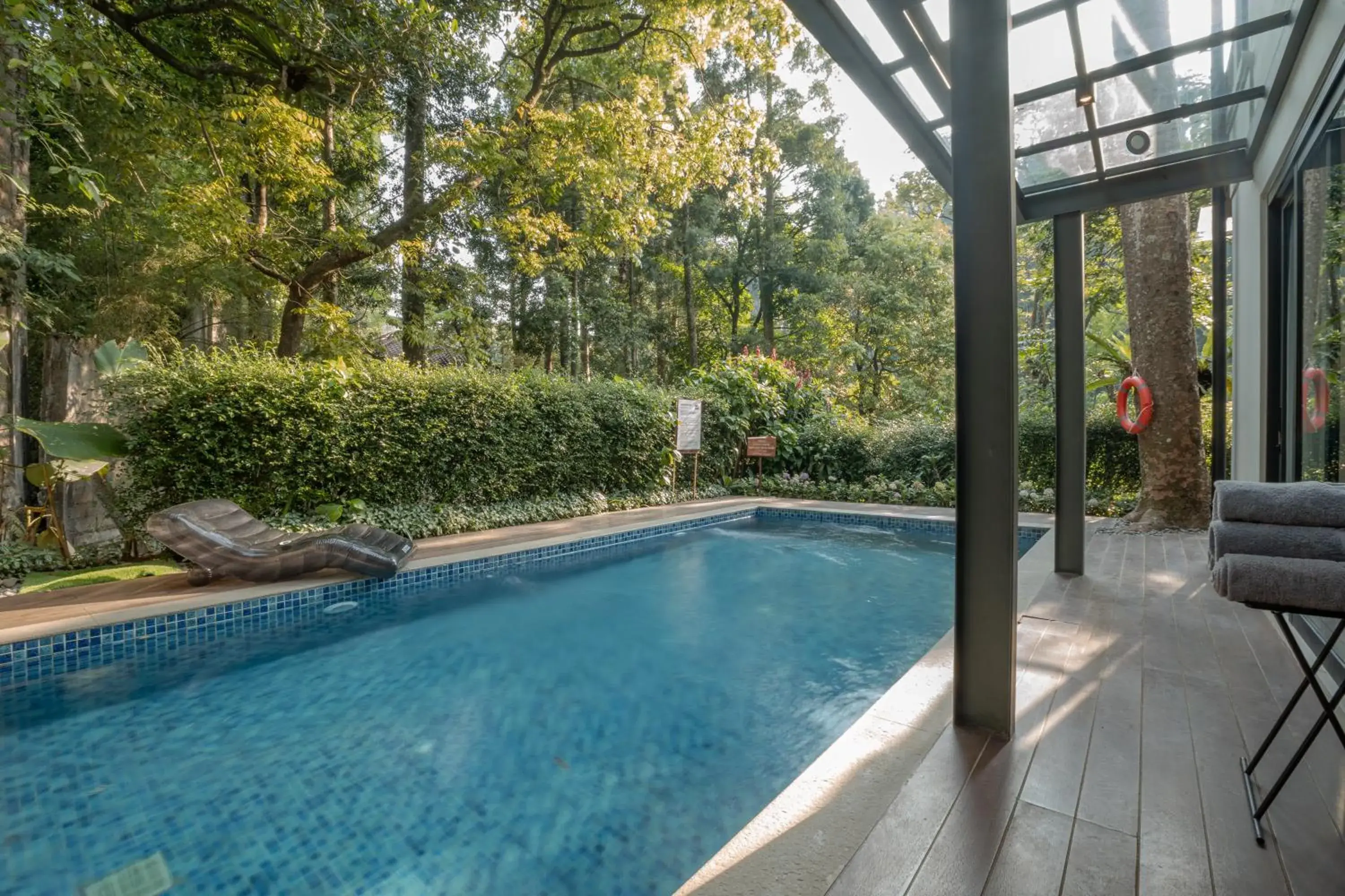 Swimming pool in Plataran Puncak Residences Swimming pool in Plataran Puncak Residences