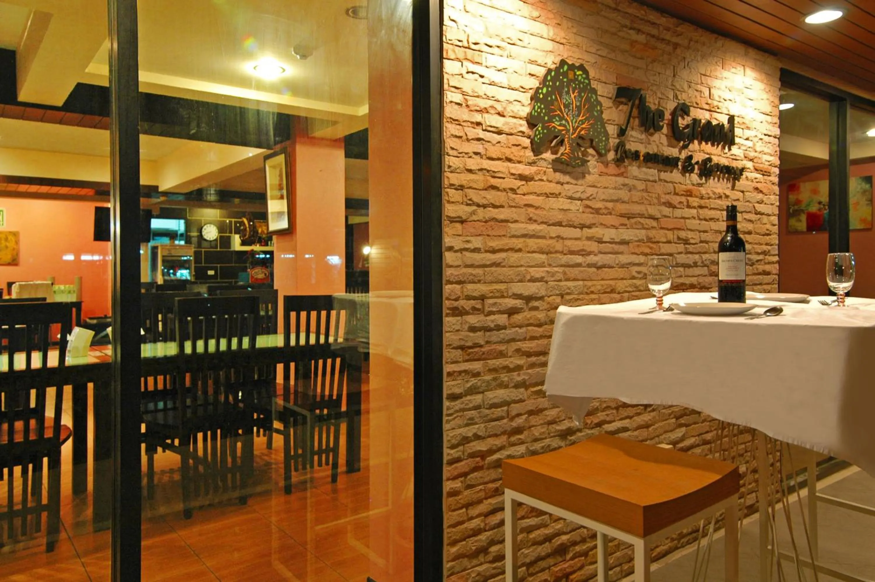 Restaurant/places to eat in Grand Marina Residence Hotel