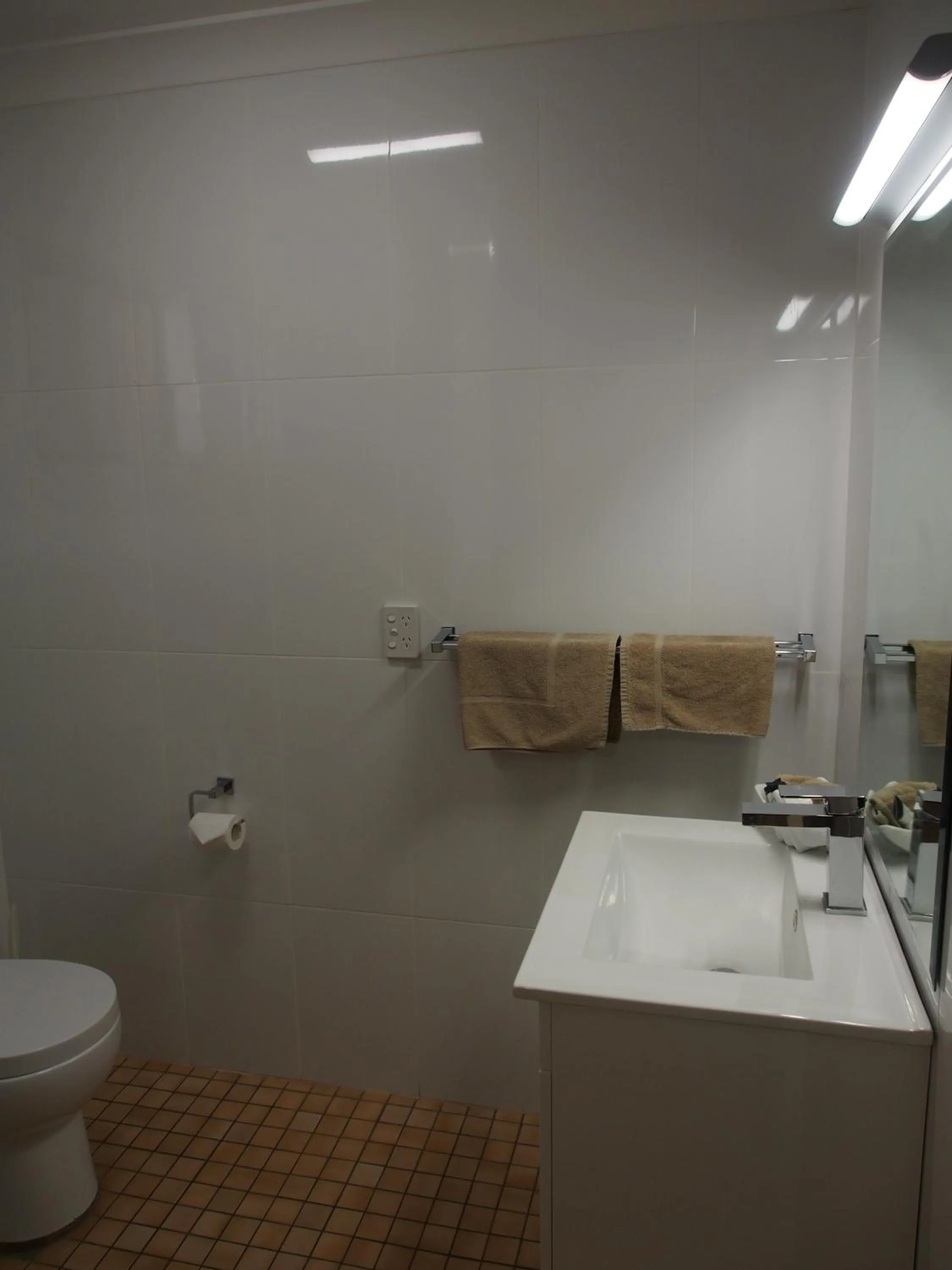 Bathroom in Cobar Town & Country Motor Inn