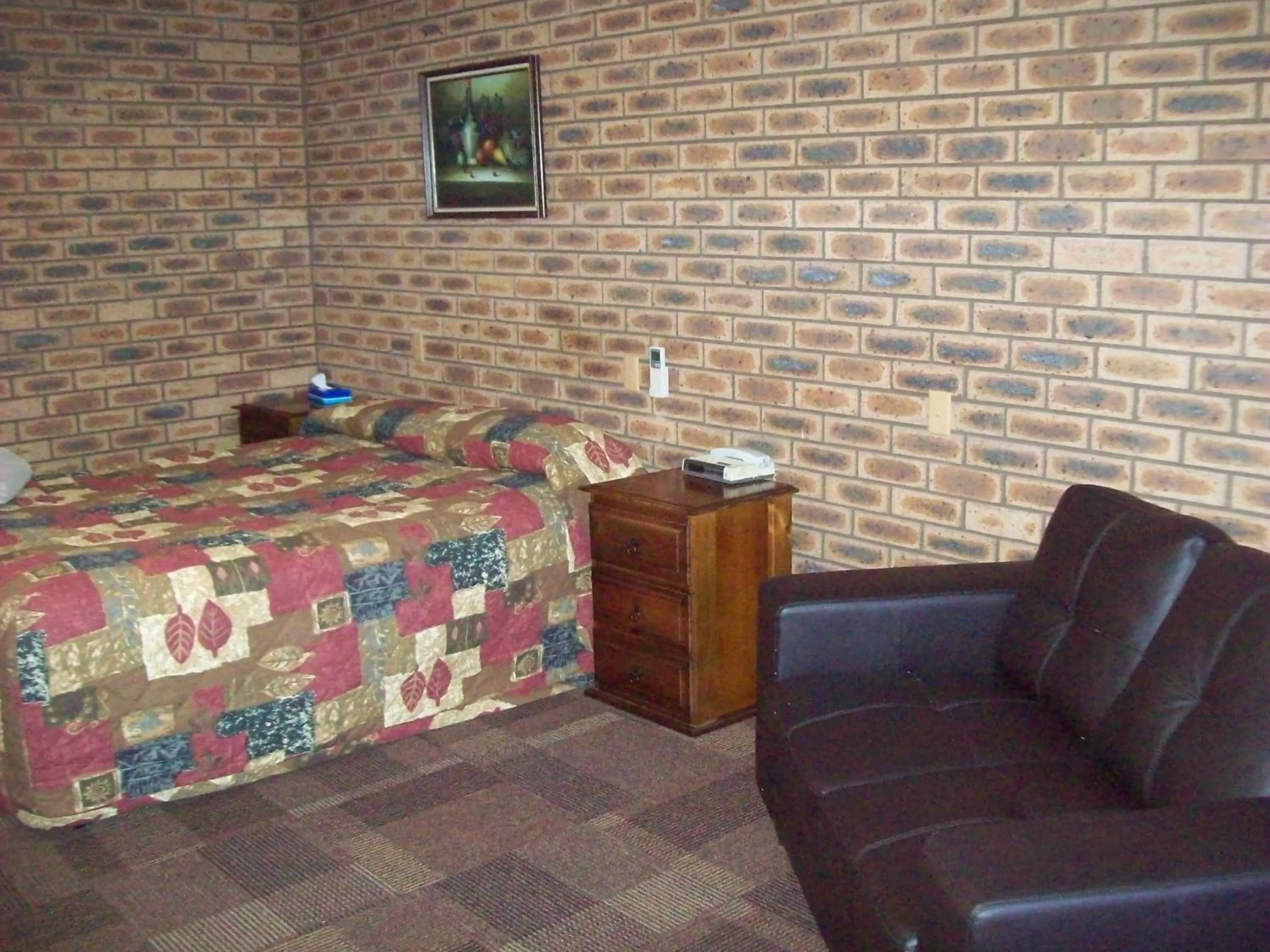 Bed in Cobar Town & Country Motor Inn