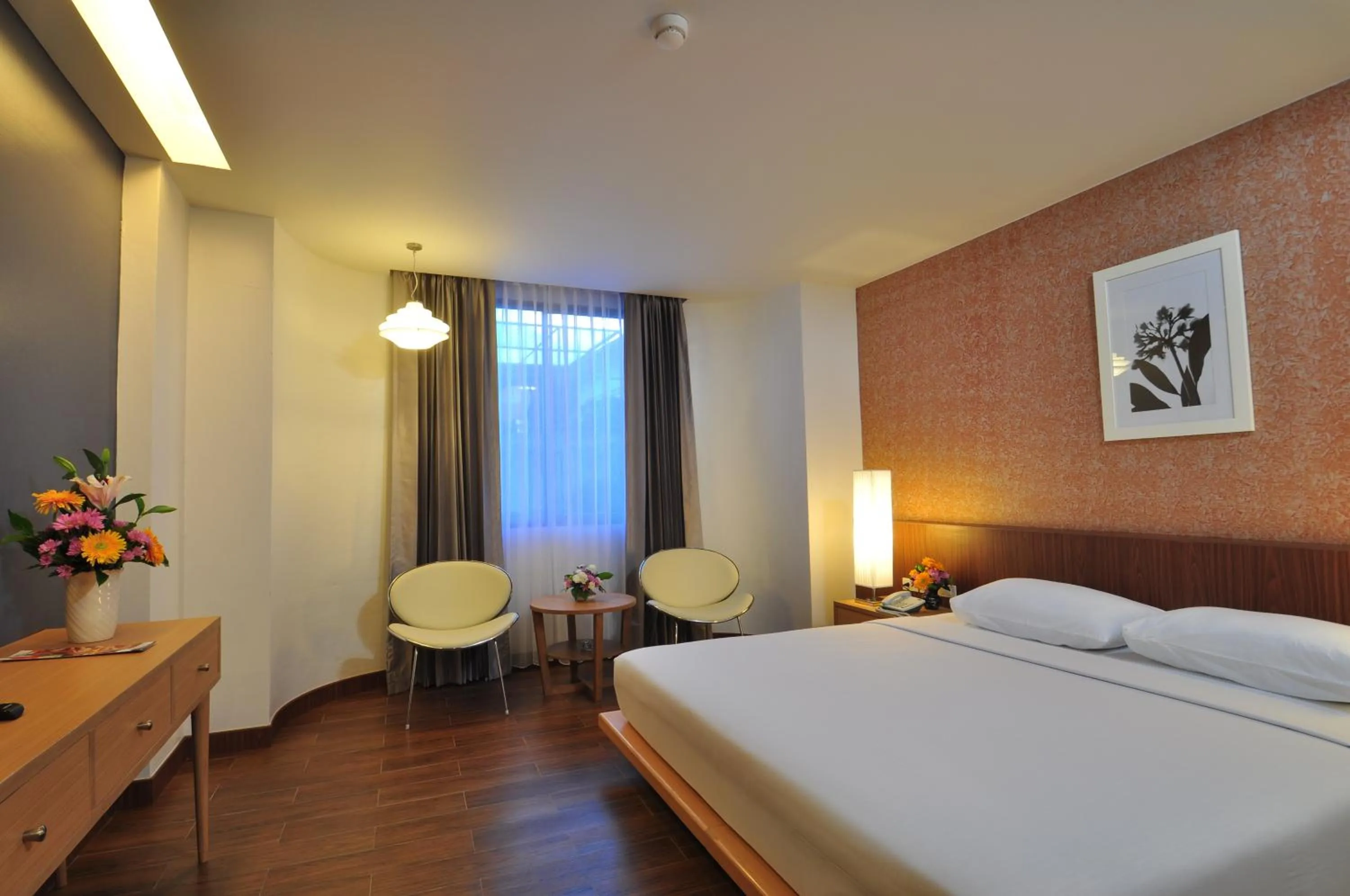 Bed in Flipper Lodge Hotel - SHA Extra Plus