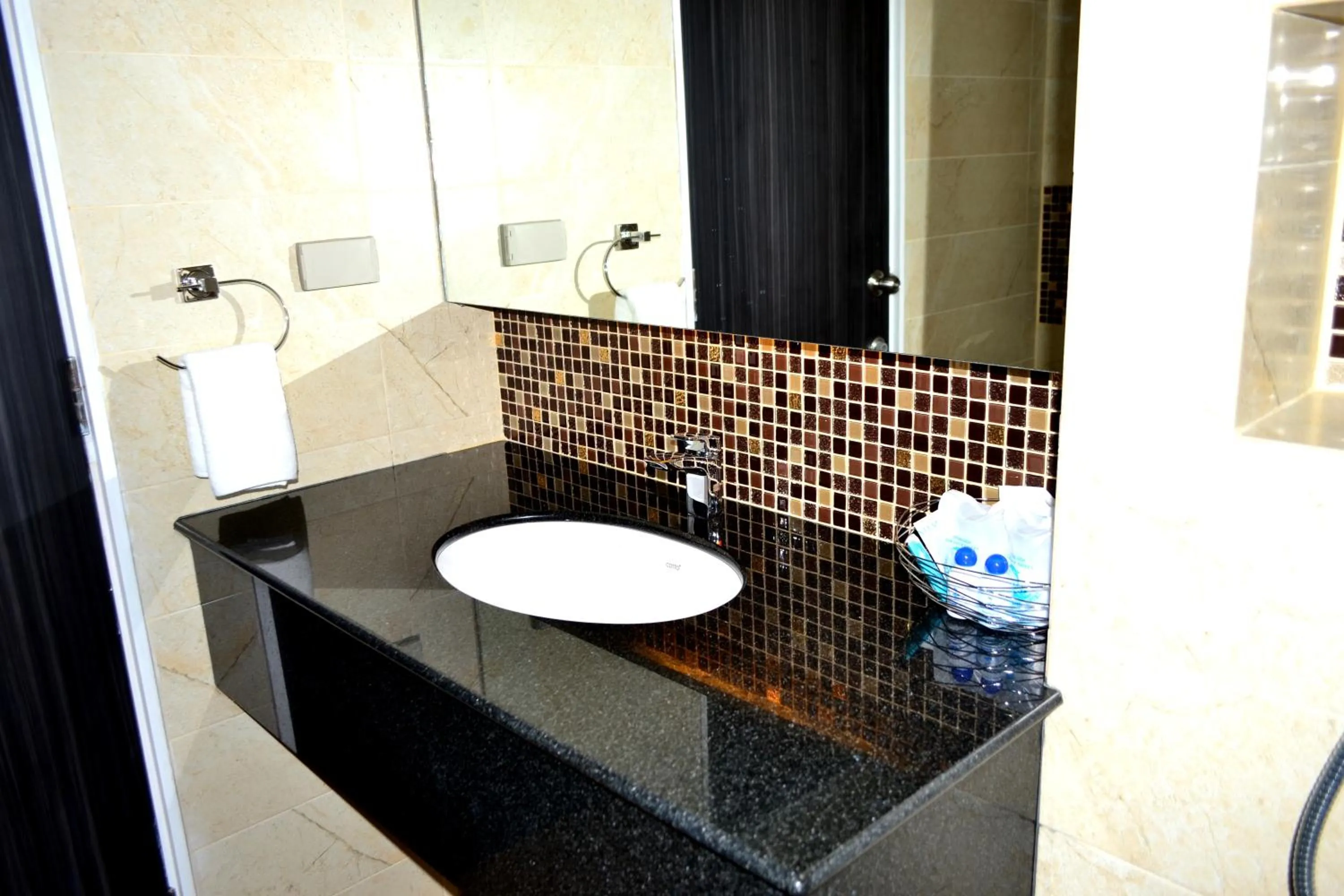 Property building in Flipper Lodge Hotel - SHA Extra Plus