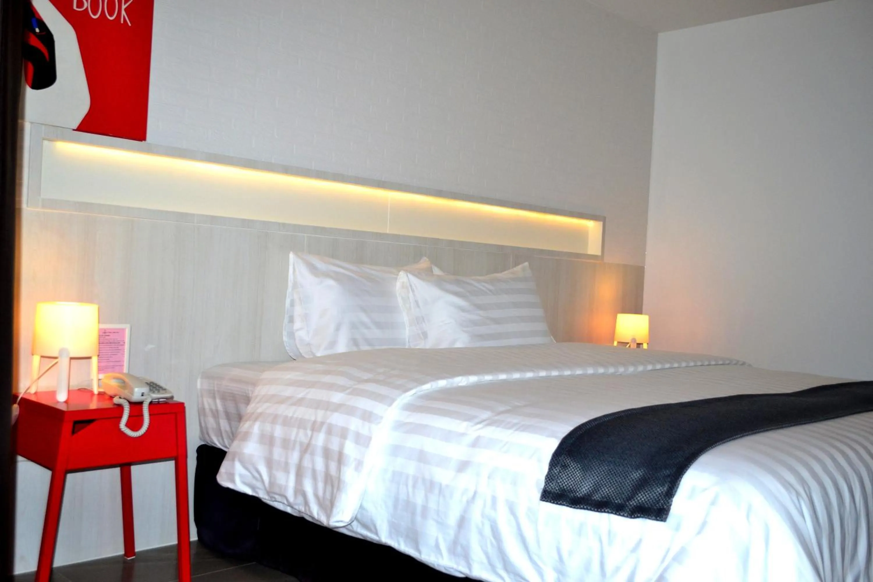 Property building, Bed in Flipper Lodge Hotel - SHA Extra Plus