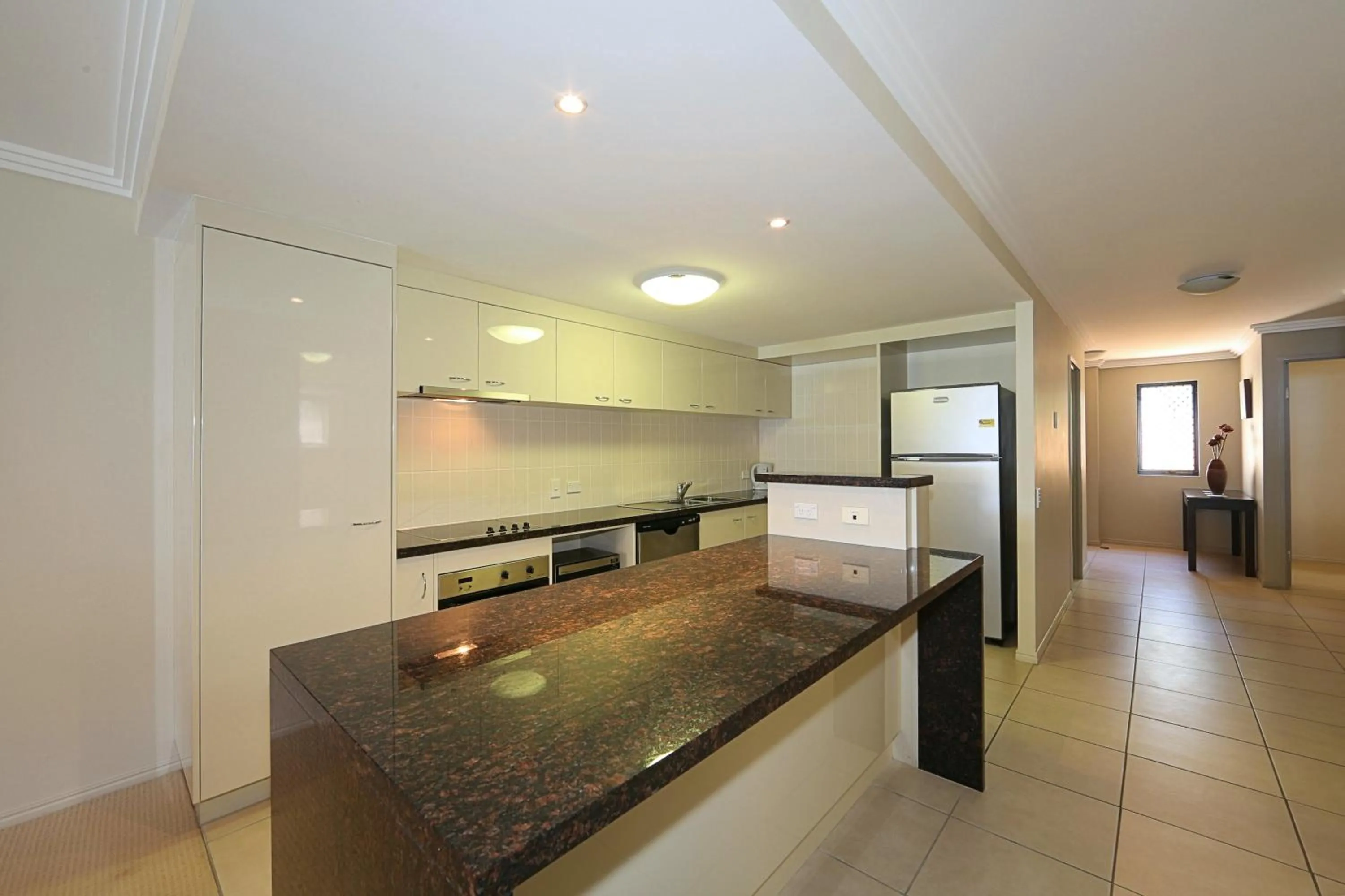 Kitchen or kitchenette in Pacific Reef by Kacys