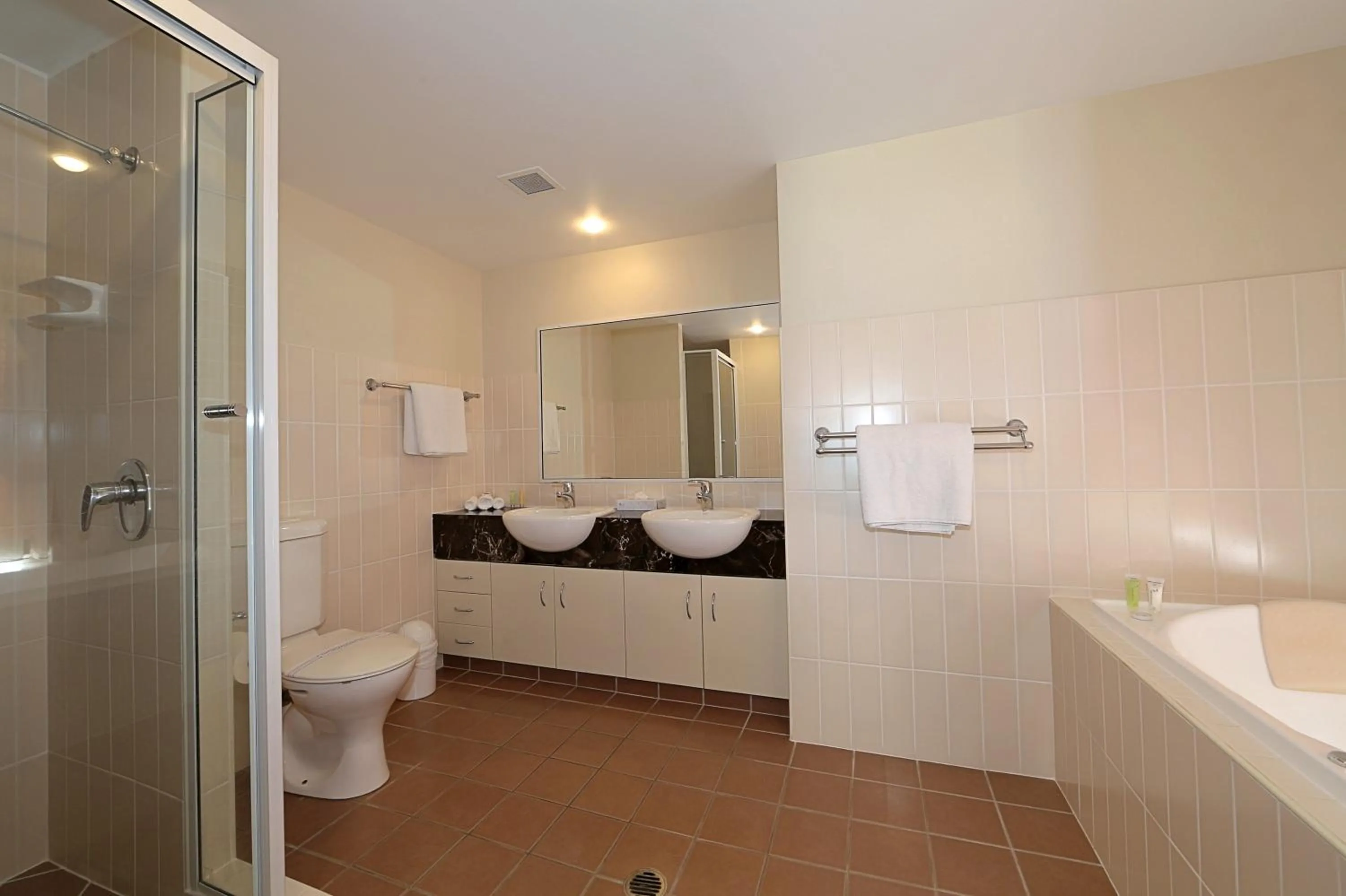 Bathroom in Pacific Reef by Kacys
