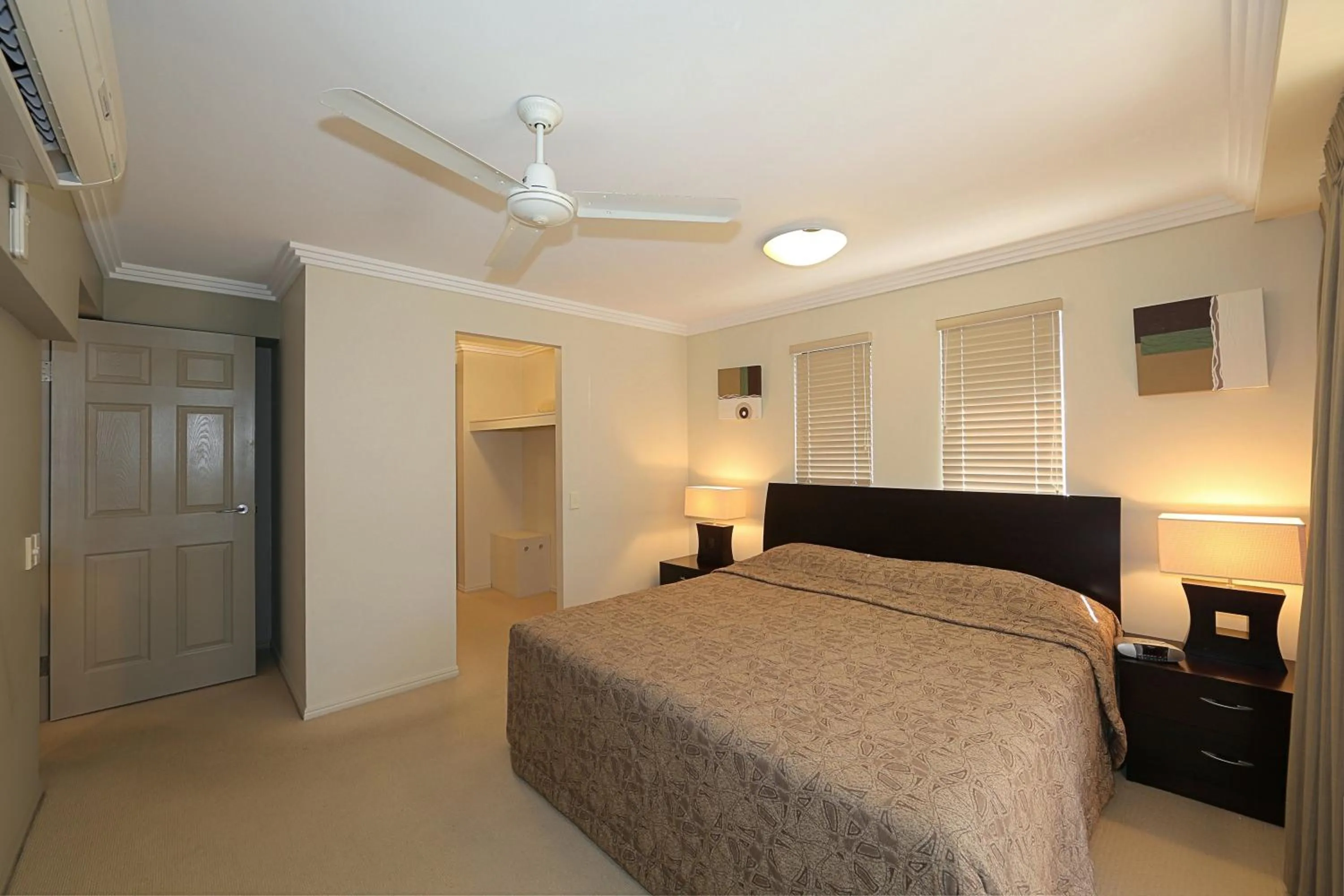 Bedroom, Bed in Pacific Reef by Kacys
