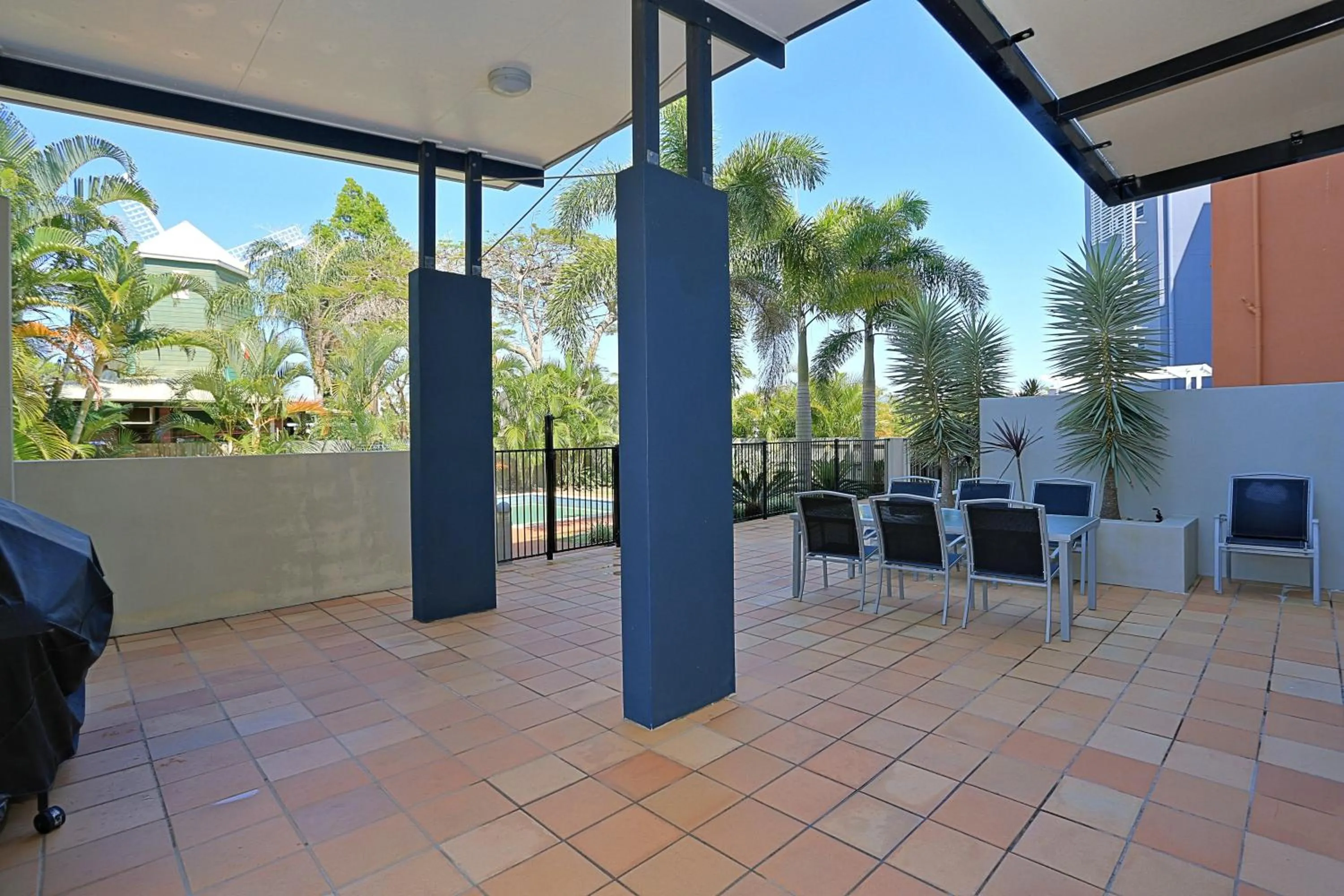 Facade/entrance in Pacific Reef by Kacys
