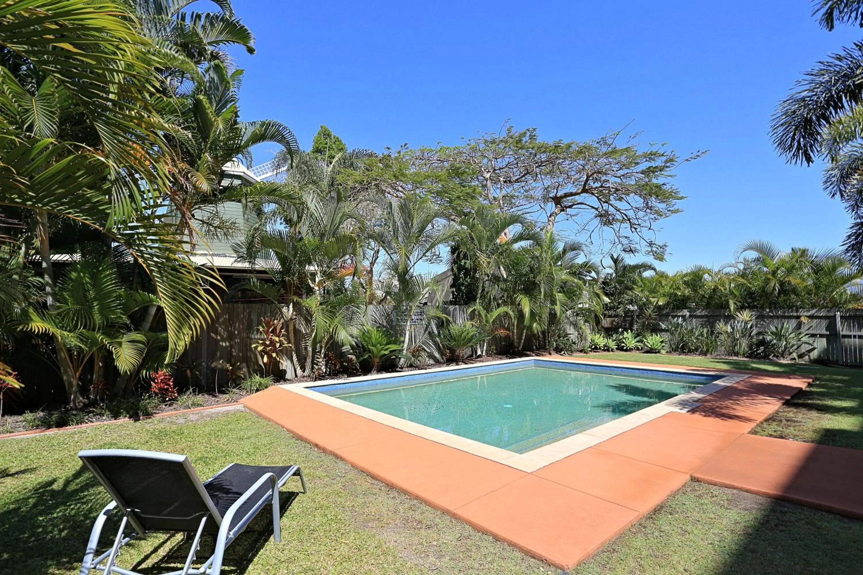 Swimming pool in Pacific Reef by Kacys
