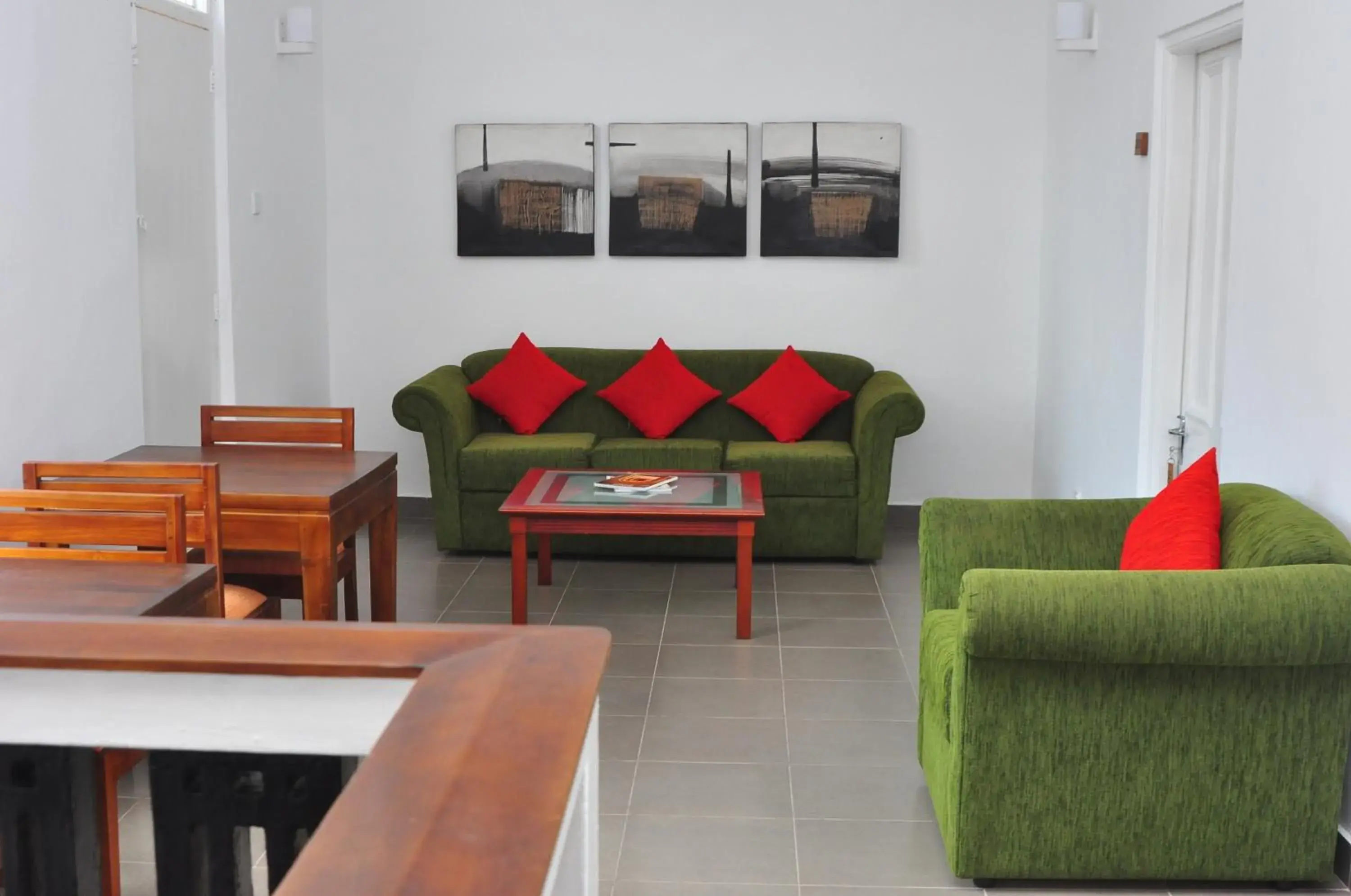 Lounge or bar in Comfort@15 Hotel Colombo Lounge or bar in Comfort@15 Hotel Colombo