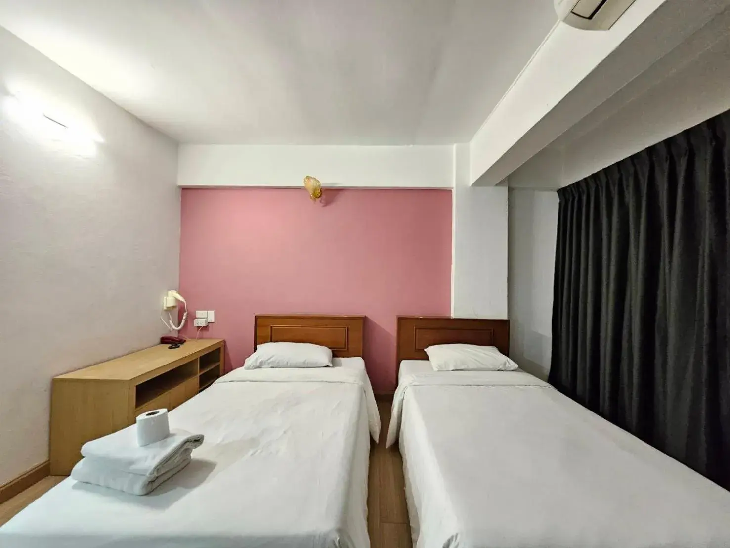 Bed in Crown BTS Nana Hotel Bed in Crown BTS Nana Hotel