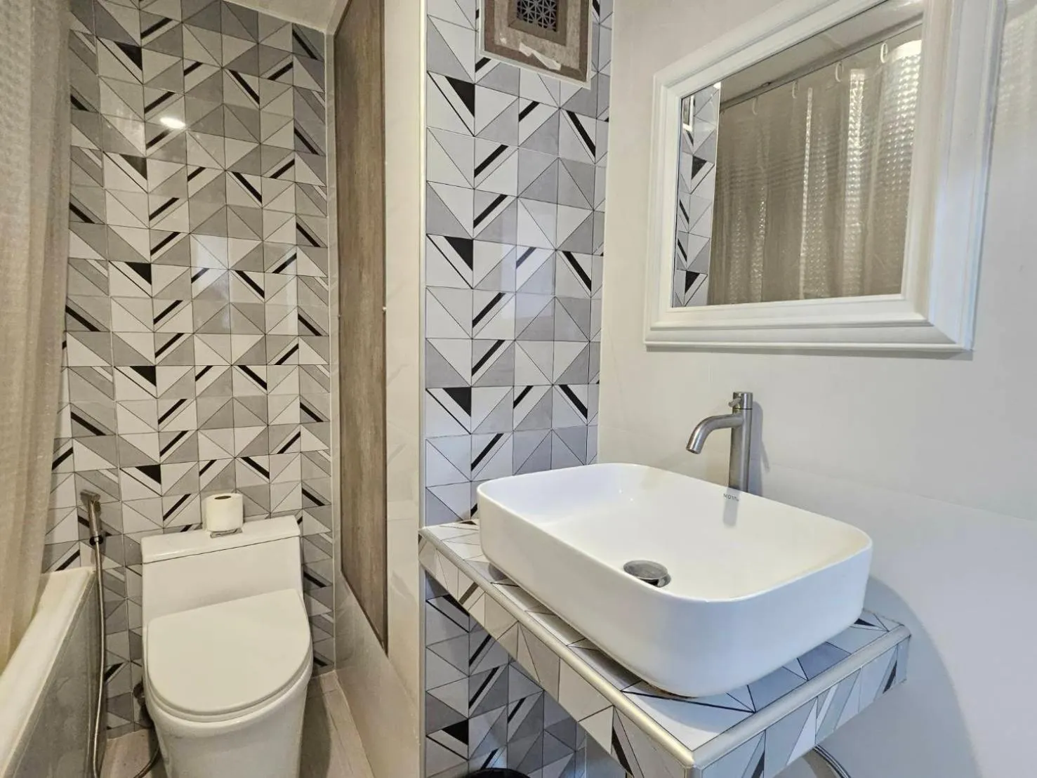 Bathroom in Crown BTS Nana Hotel