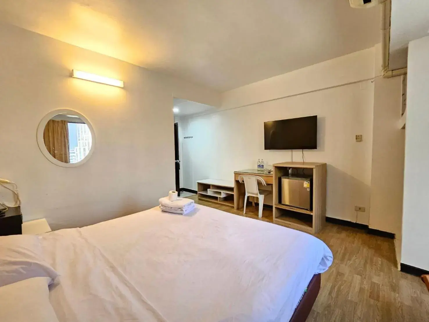 Bedroom, Bed in Crown BTS Nana Hotel Bedroom, Bed in Crown BTS Nana Hotel