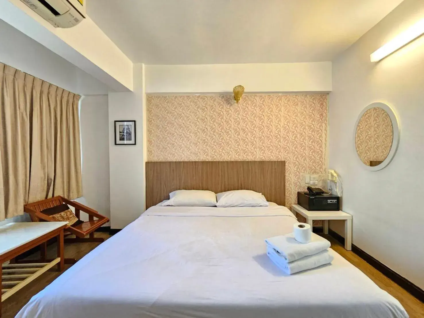 Bed in Crown BTS Nana Hotel Bed in Crown BTS Nana Hotel