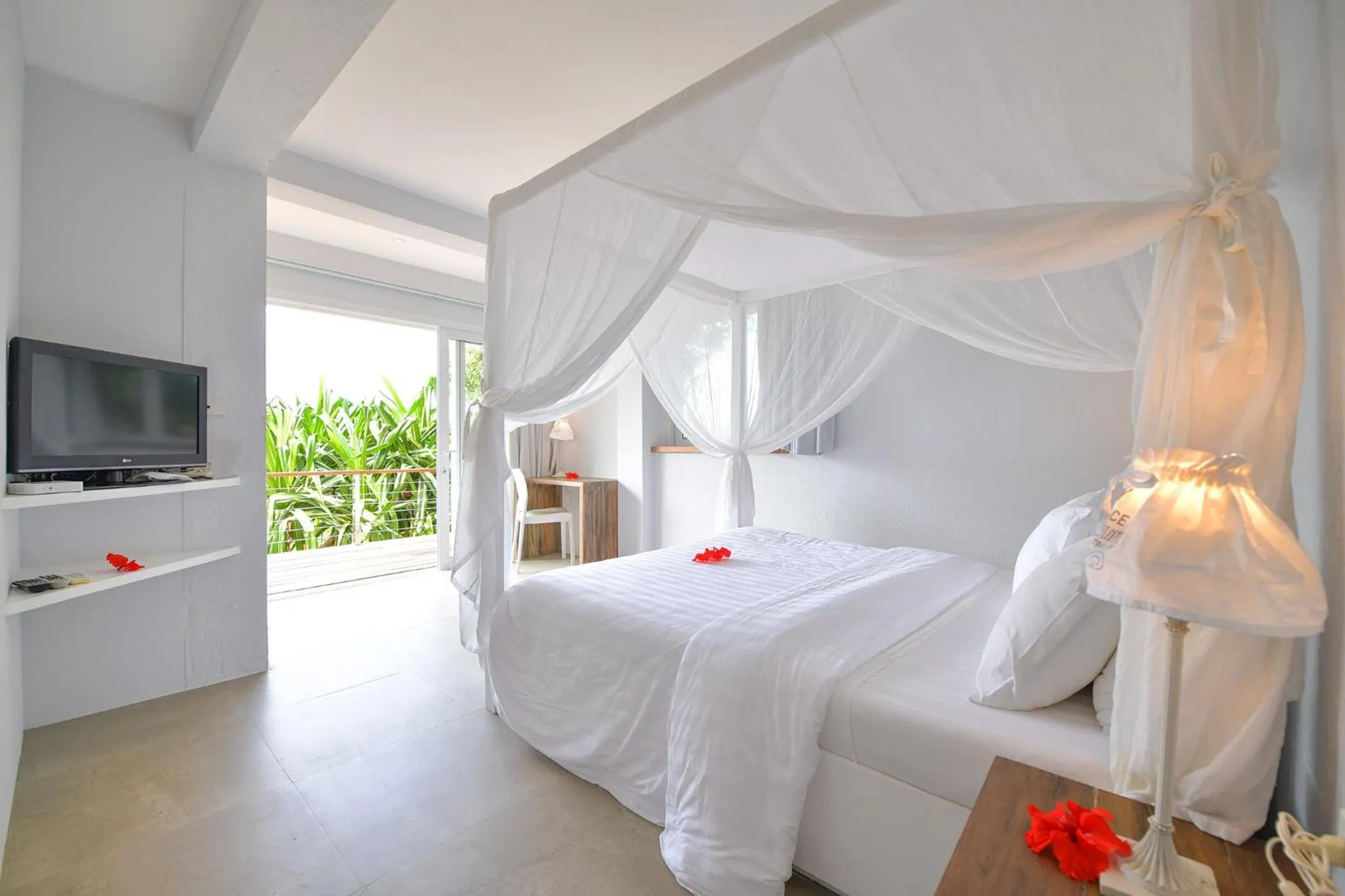 TV and multimedia, Bed in Diniview Villa Resort