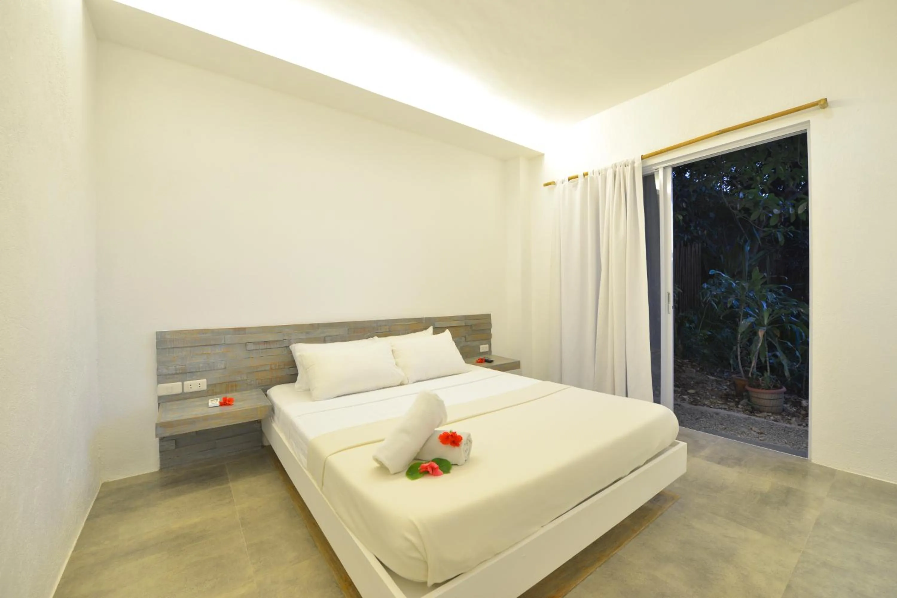 Photo of the whole room, Bed in Diniview Villa Resort