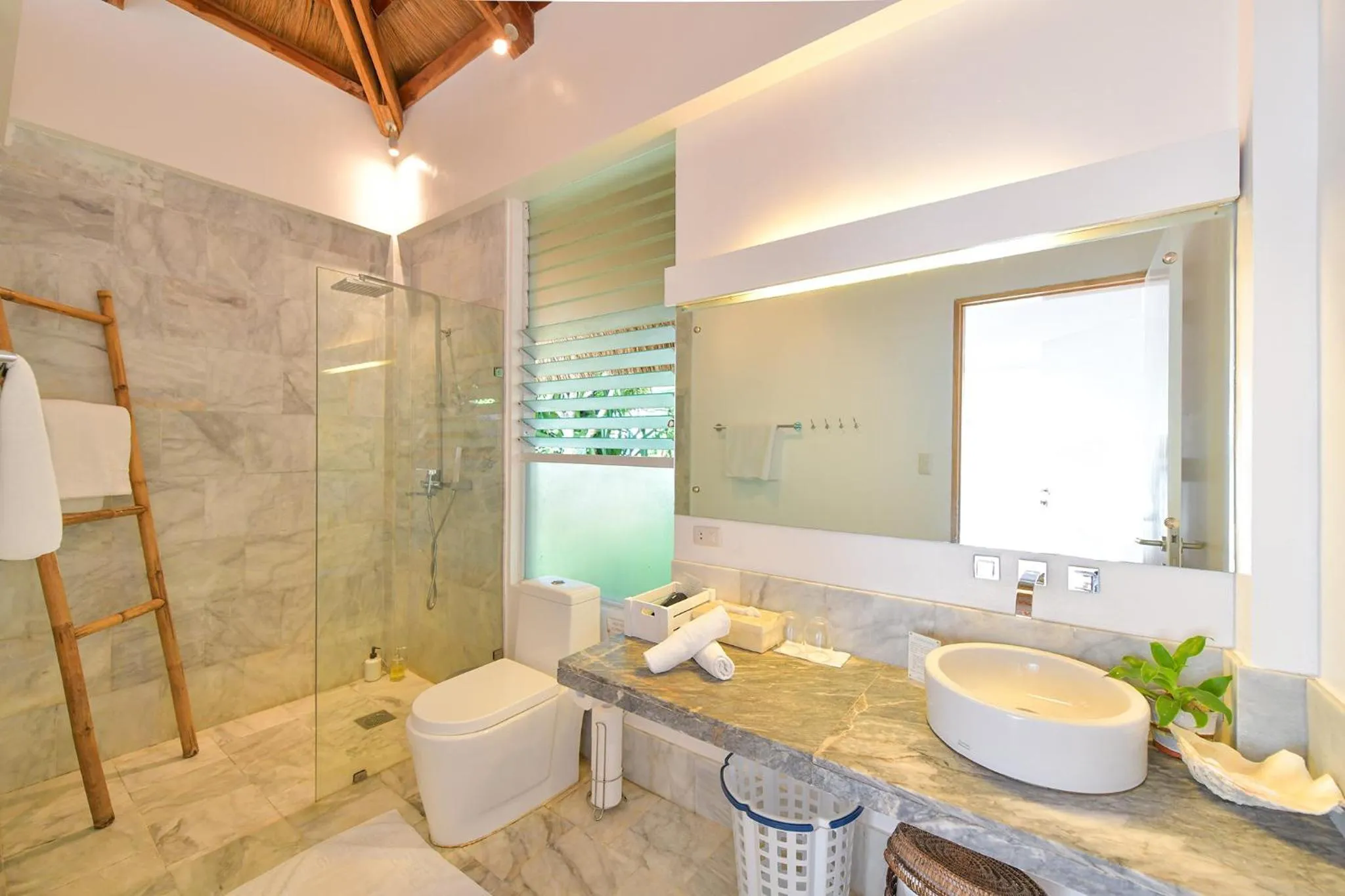 Shower in Diniview Villa Resort