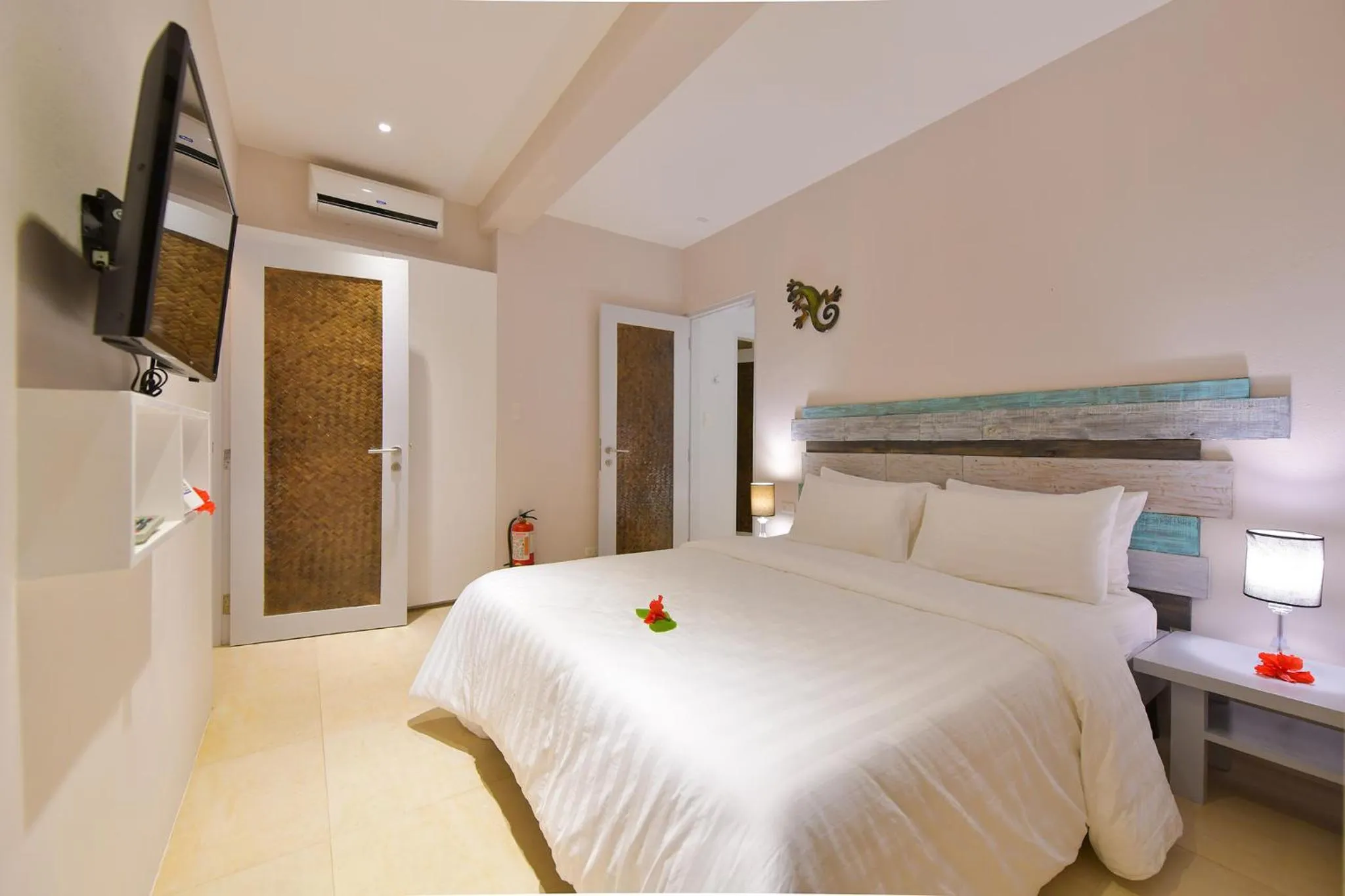 TV and multimedia, Bed in Diniview Villa Resort