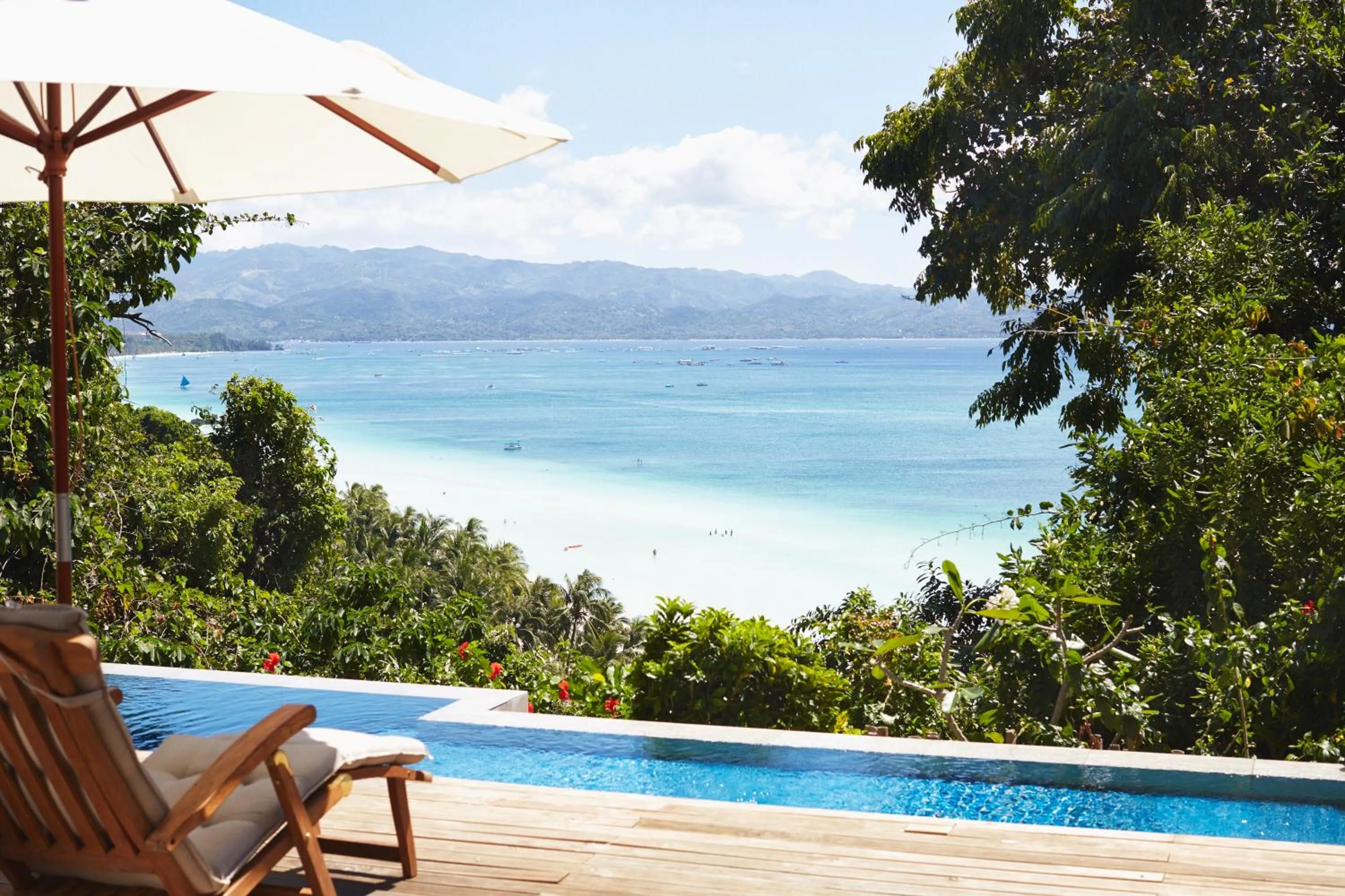 Swimming pool in Diniview Villa Resort