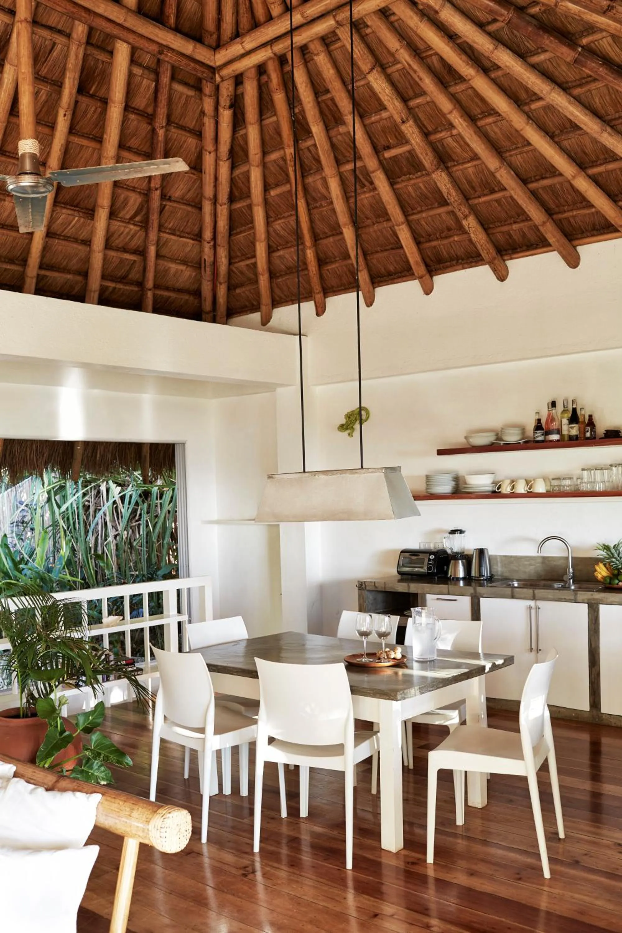 Coffee/tea facilities in Diniview Villa Resort