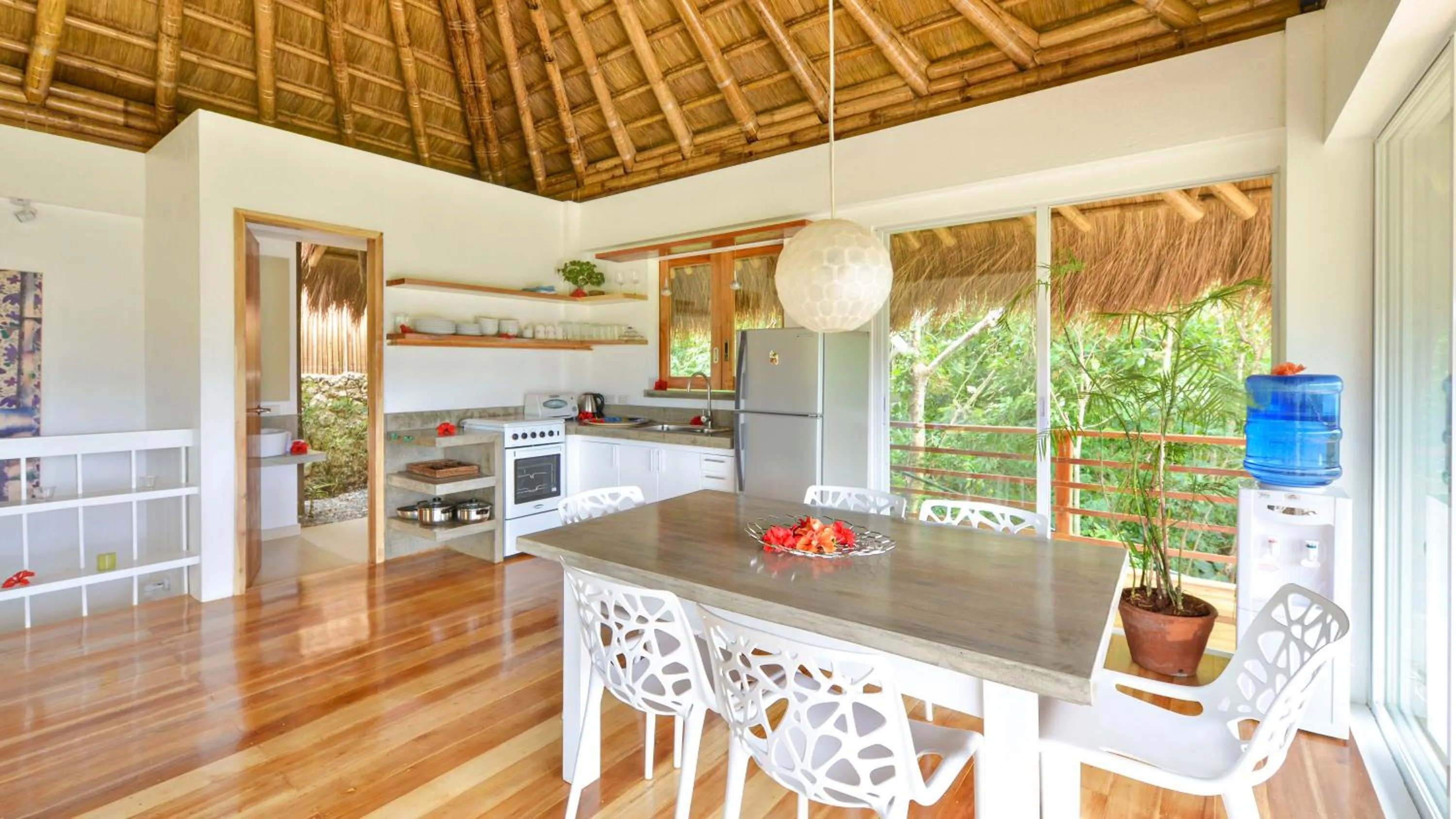 Kitchen or kitchenette in Diniview Villa Resort