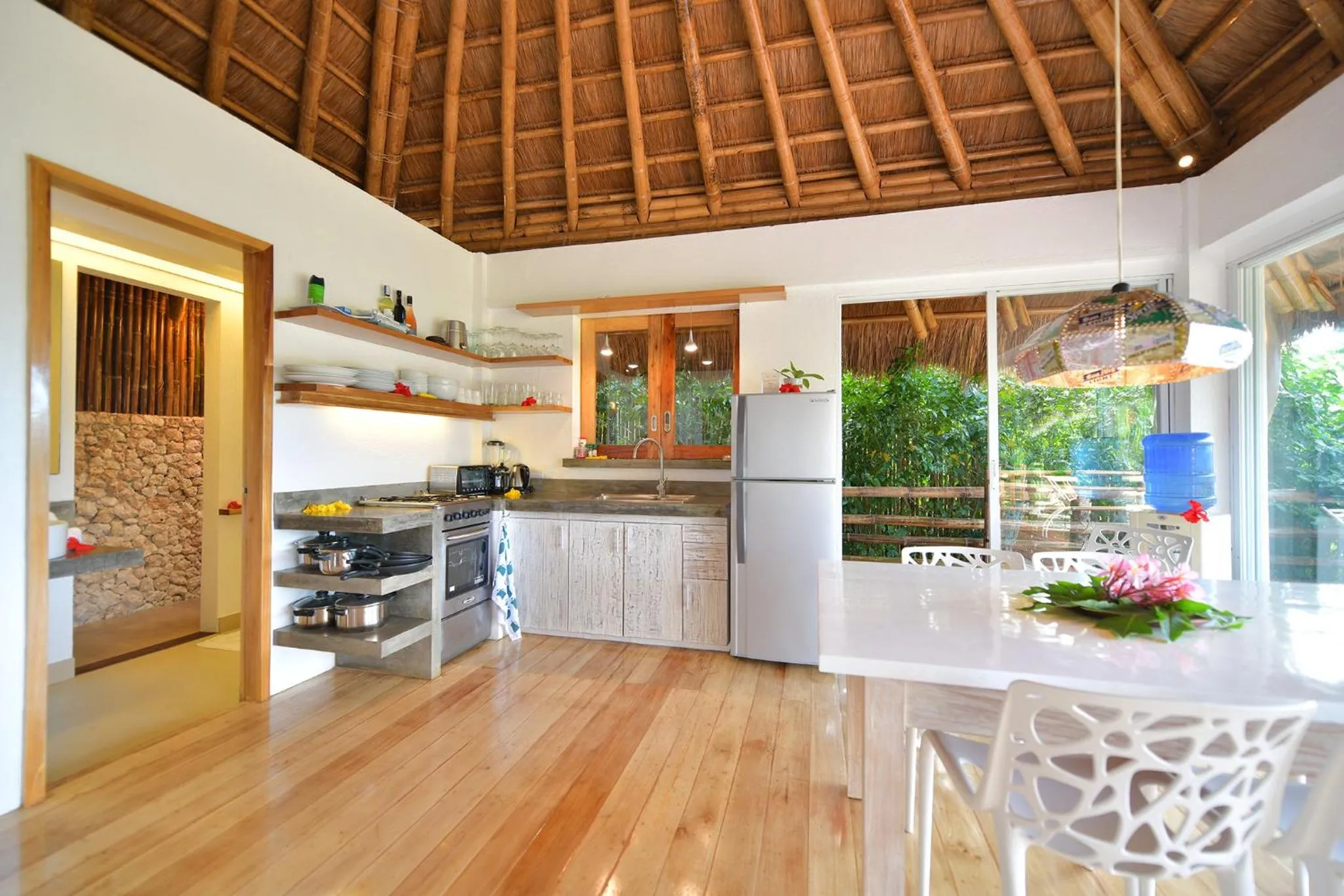 Kitchen or kitchenette in Diniview Villa Resort