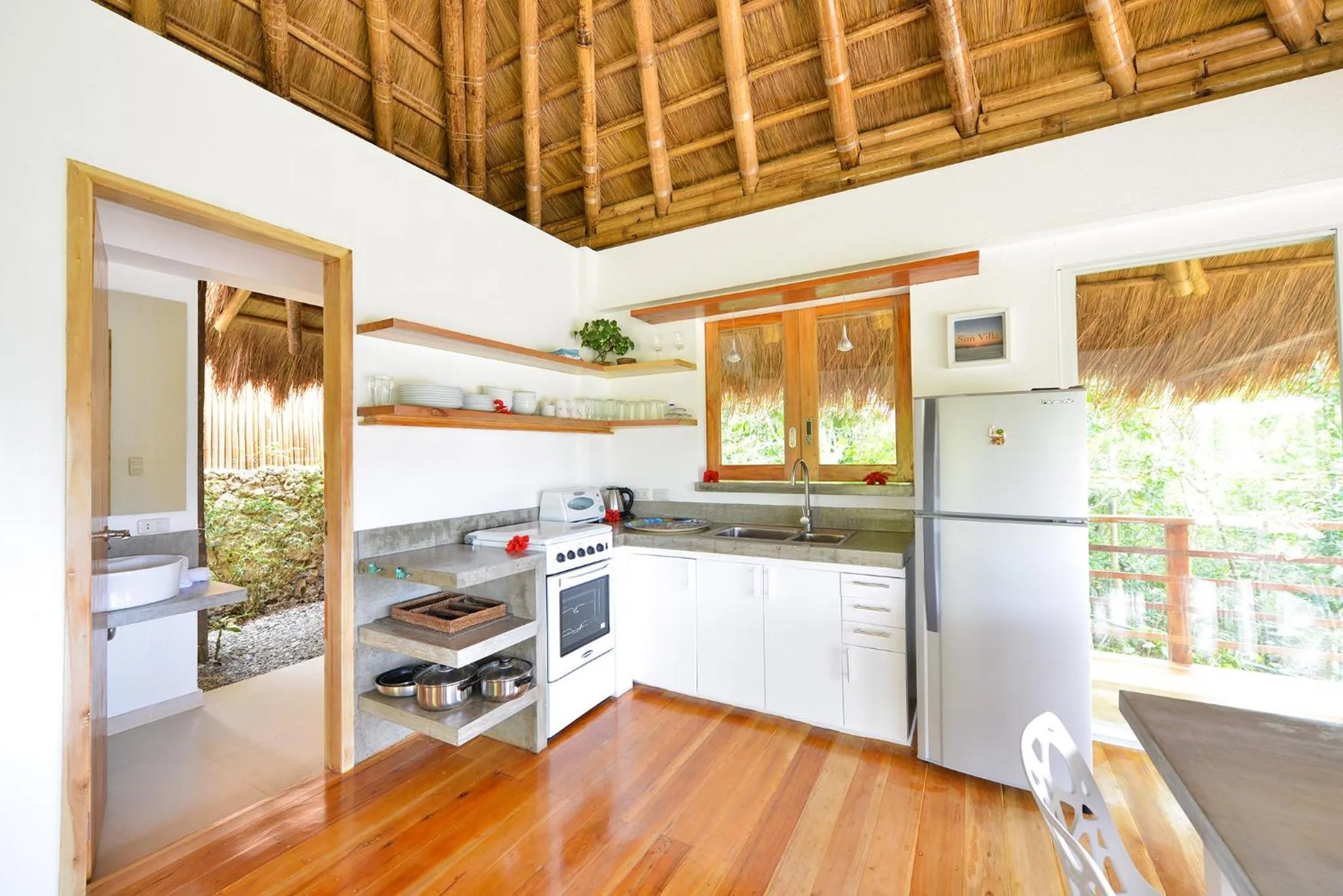 Kitchen or kitchenette in Diniview Villa Resort