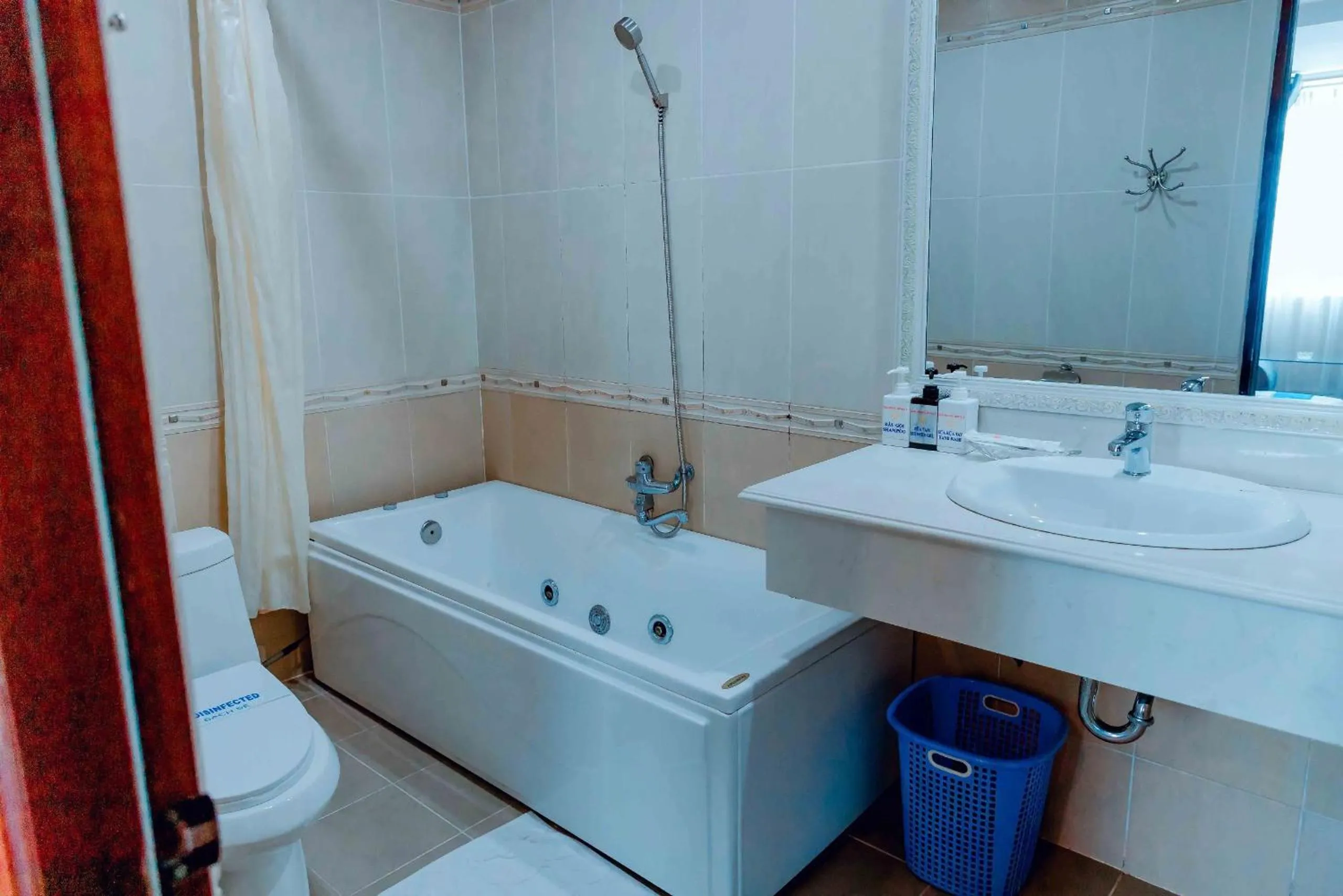 Bathroom in Linh Phuong 3 Hotel