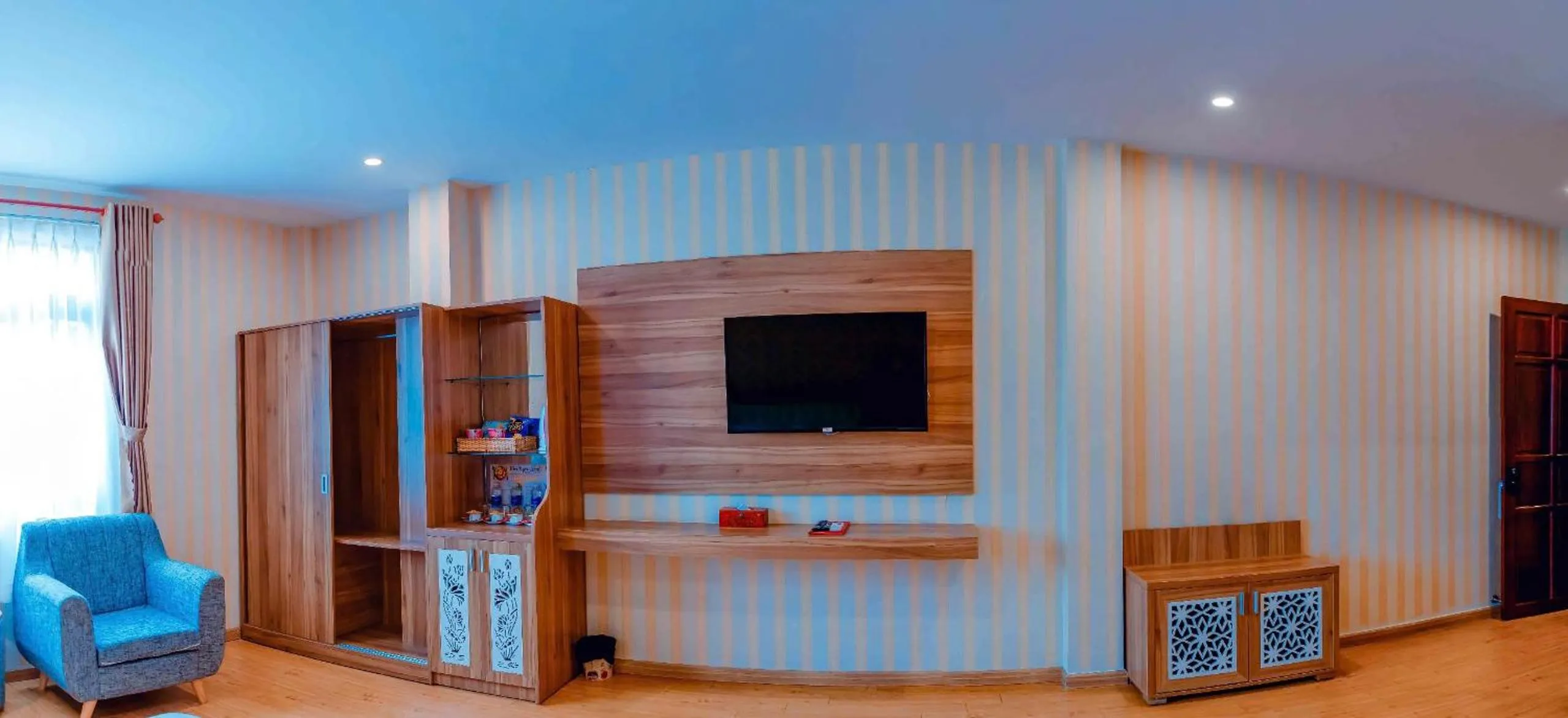 TV and multimedia in Linh Phuong 3 Hotel