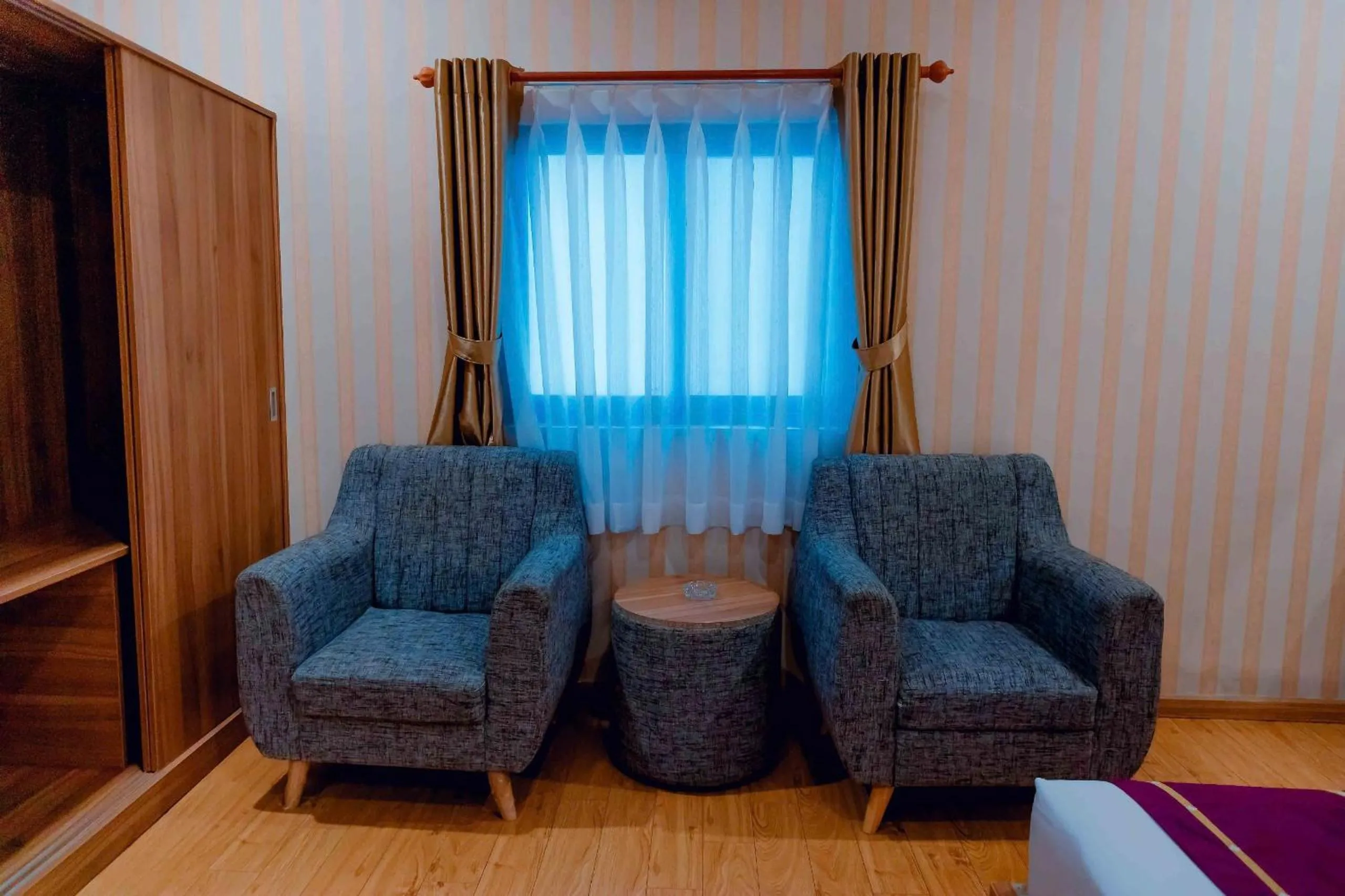 Seating area in Linh Phuong 3 Hotel