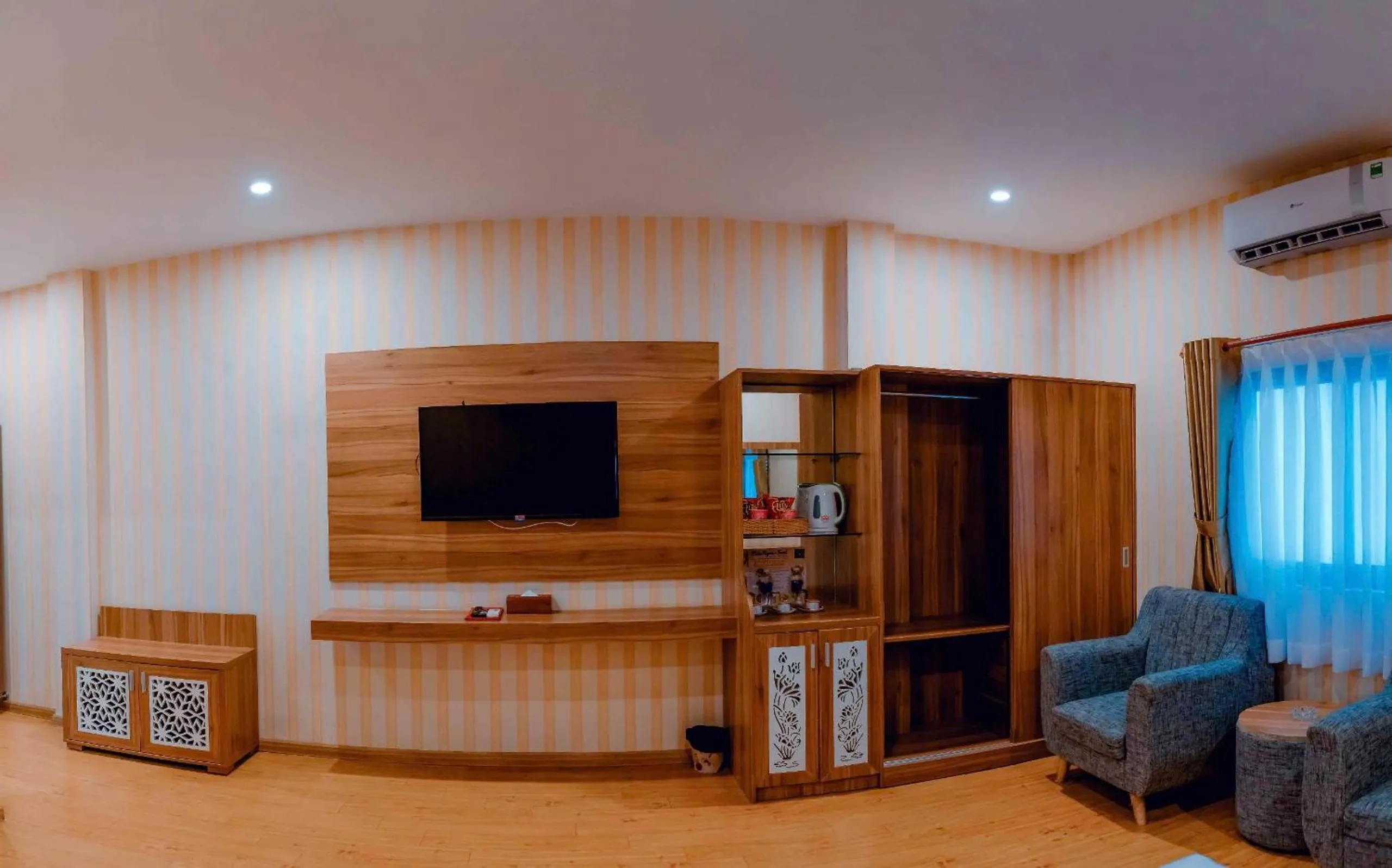 TV and multimedia in Linh Phuong 3 Hotel