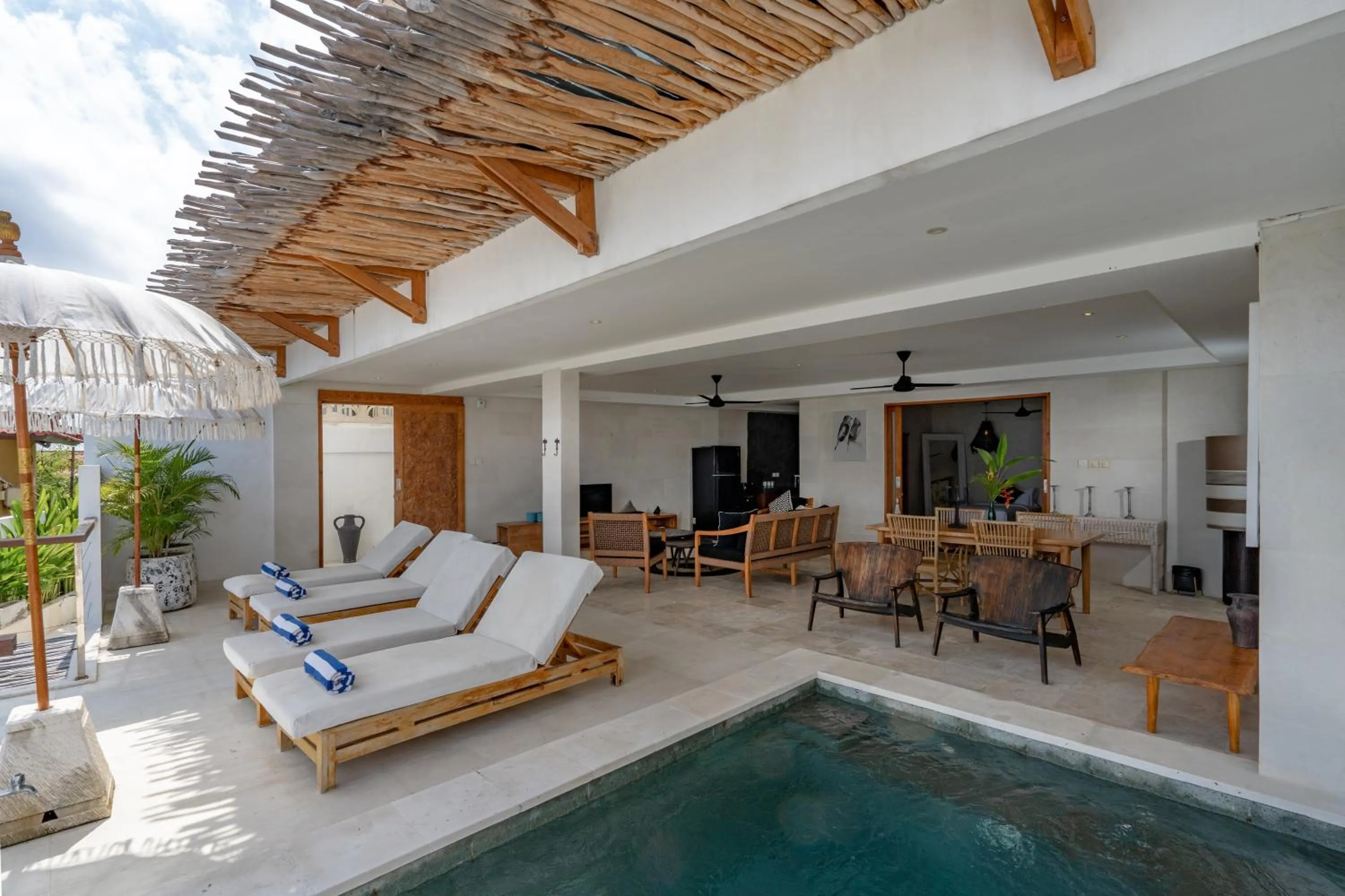 Living room in Aqua Nusa - Luxury Lembongan Villas