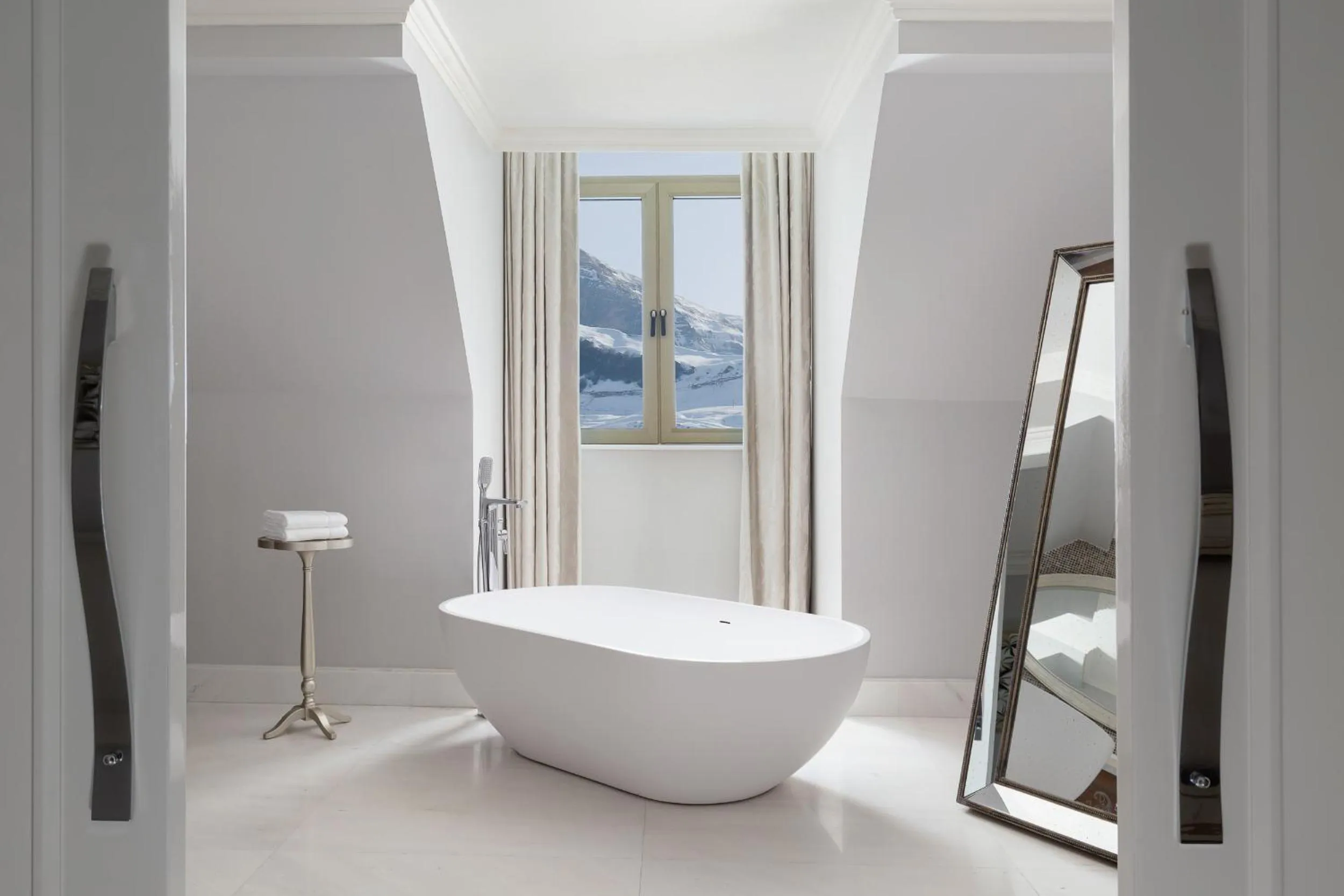 Bath in Pik Palace, Shahdag, Autograph Collection