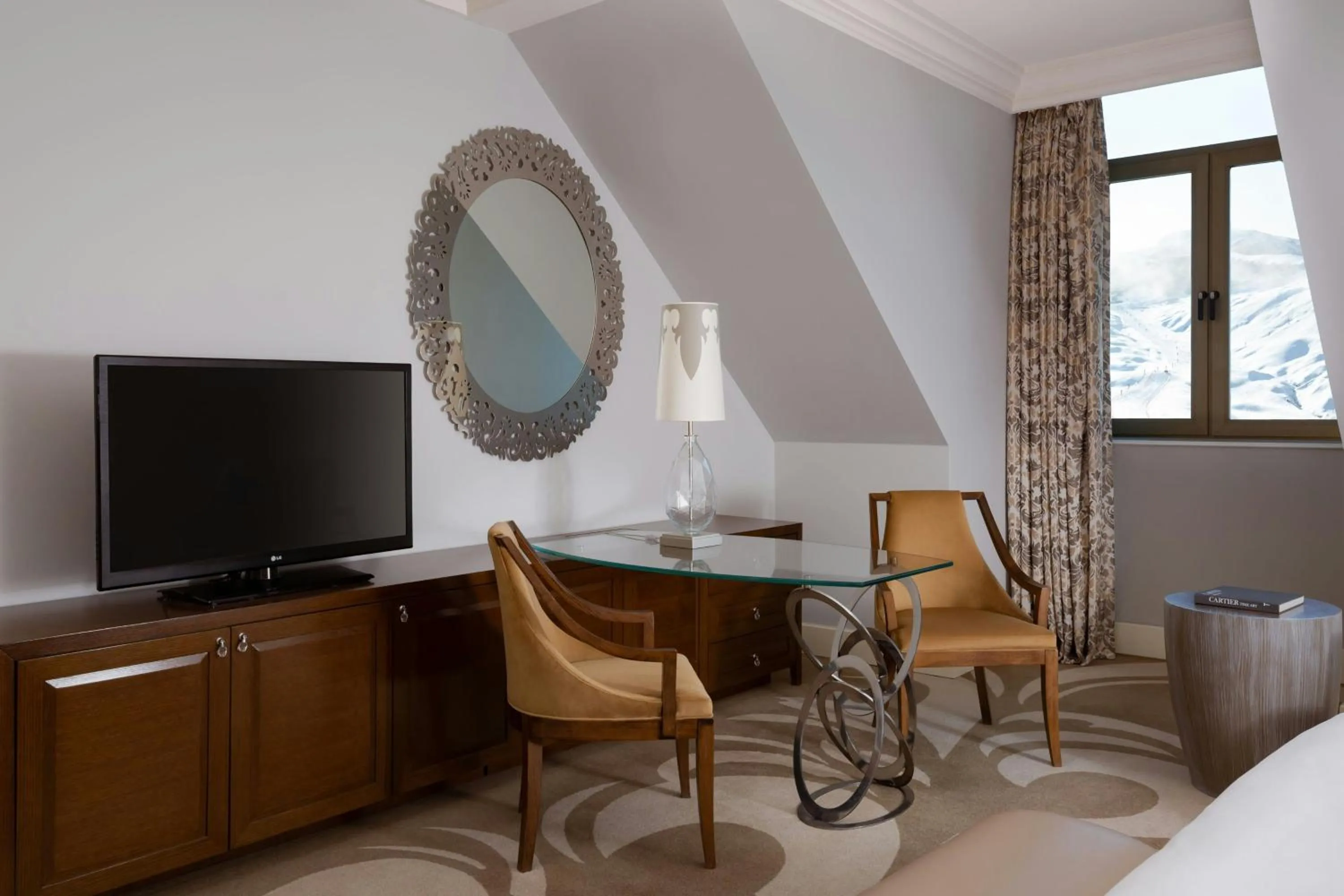 Photo of the whole room, Bed in Pik Palace, Shahdag, Autograph Collection