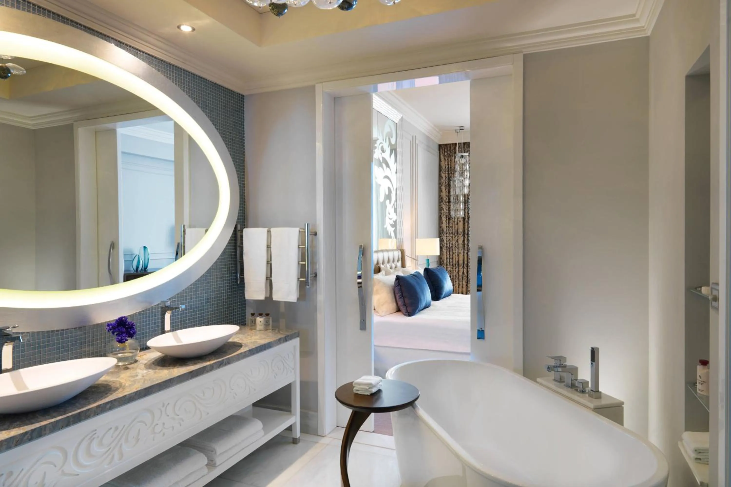 Bathroom, Bed in Pik Palace, Shahdag, Autograph Collection