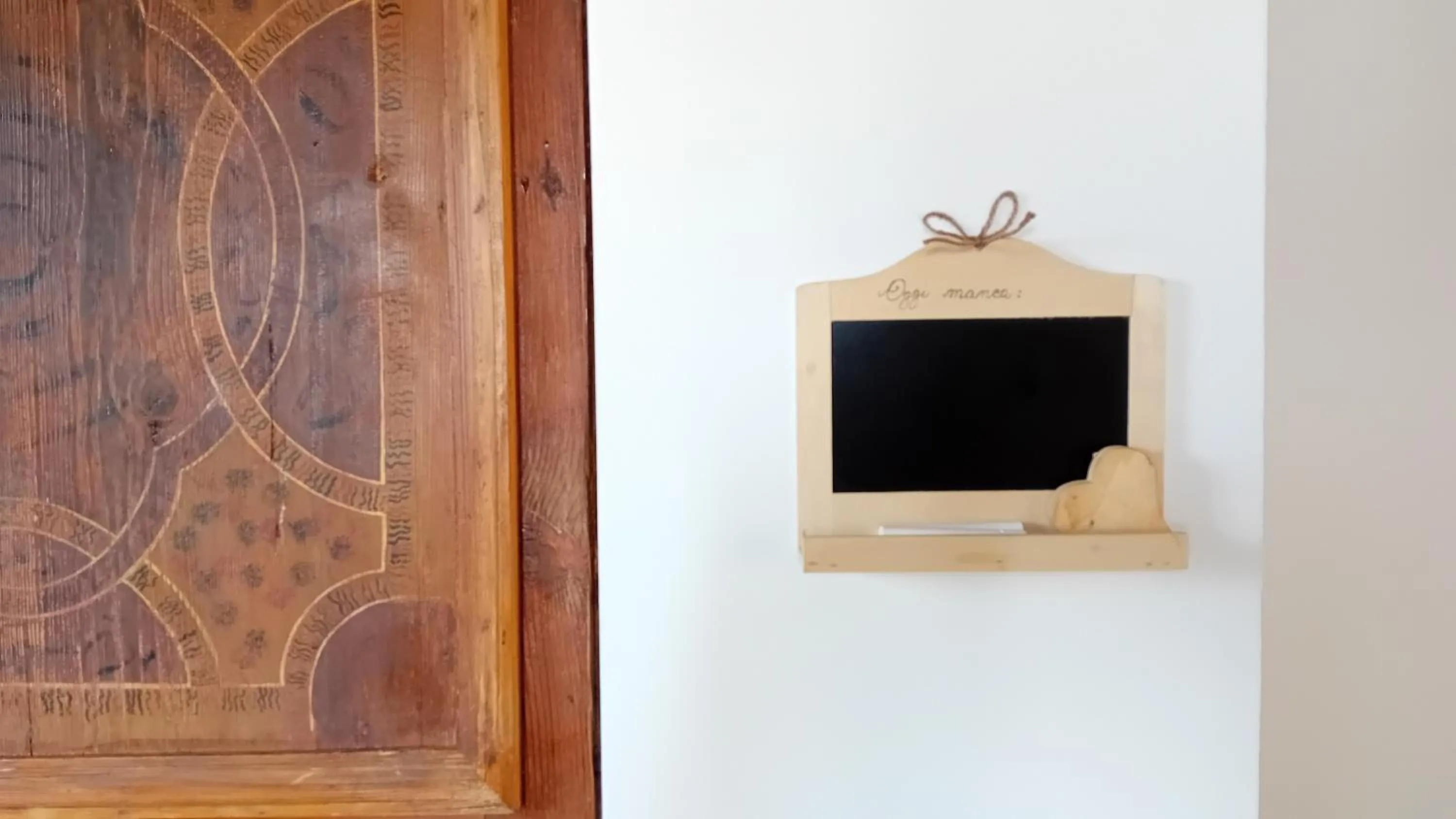 Decorative detail in Le Bumbarelle