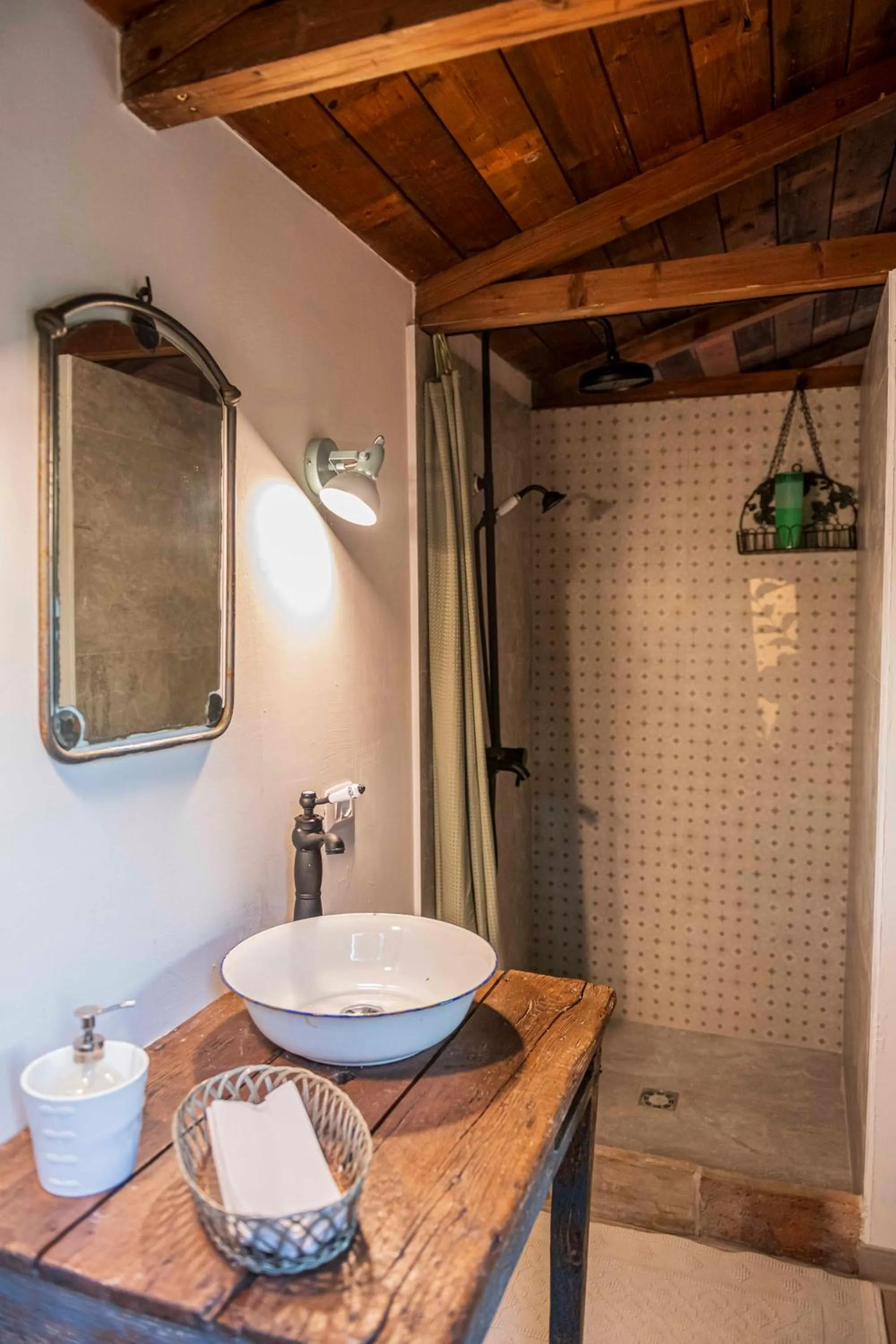 Shower in Le Bumbarelle