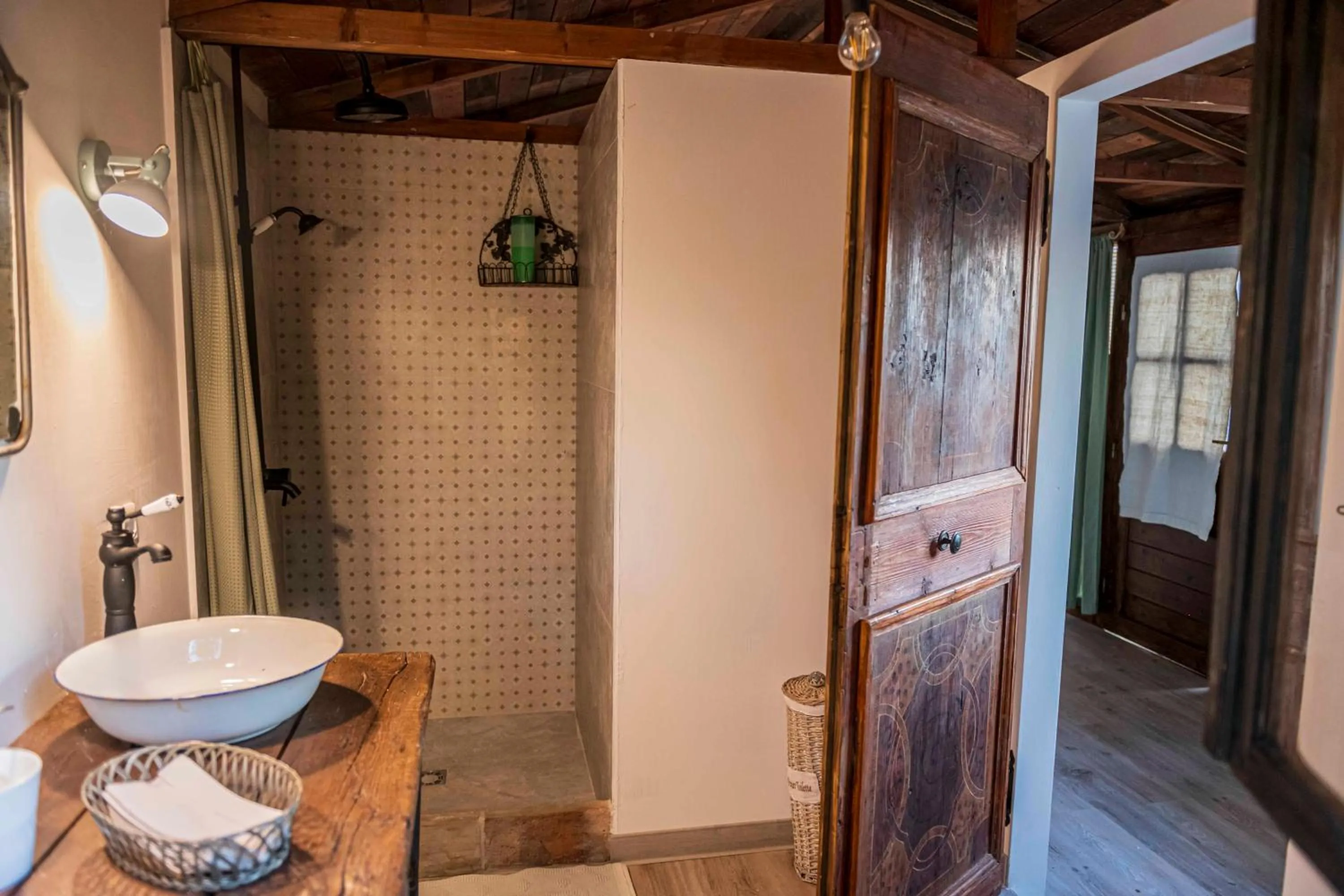 Shower in Le Bumbarelle